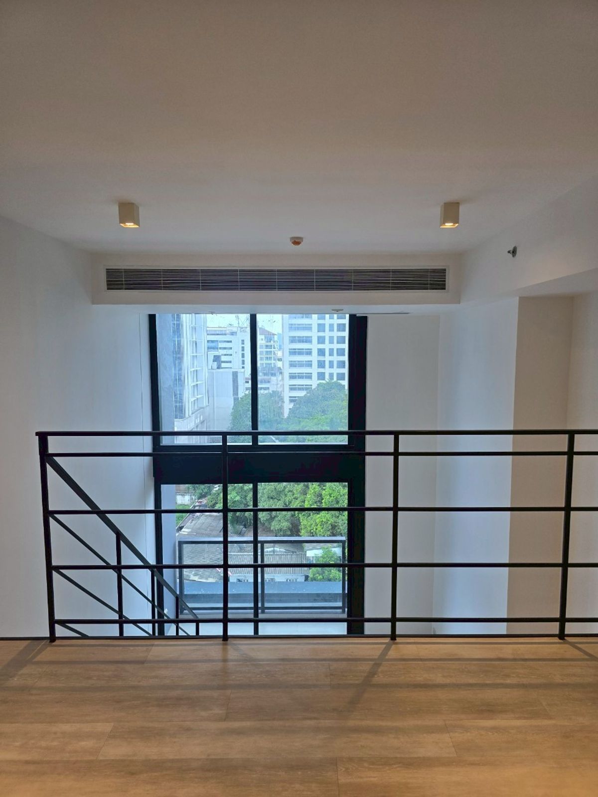 ขายคอนโดสีลม ศาลาแดง บางรัก : 🔥โอกาสสุดท้าย!! ห้องหลุดมือหนึ่ง🔥The Lofts Silom (1 ห้องนอน 1 ห้องน้ำ, 33.69 ตร.ม.) เพียง 6.95 MB เท่านั้น!! Tel.0922635410 (เอิร์ธ)