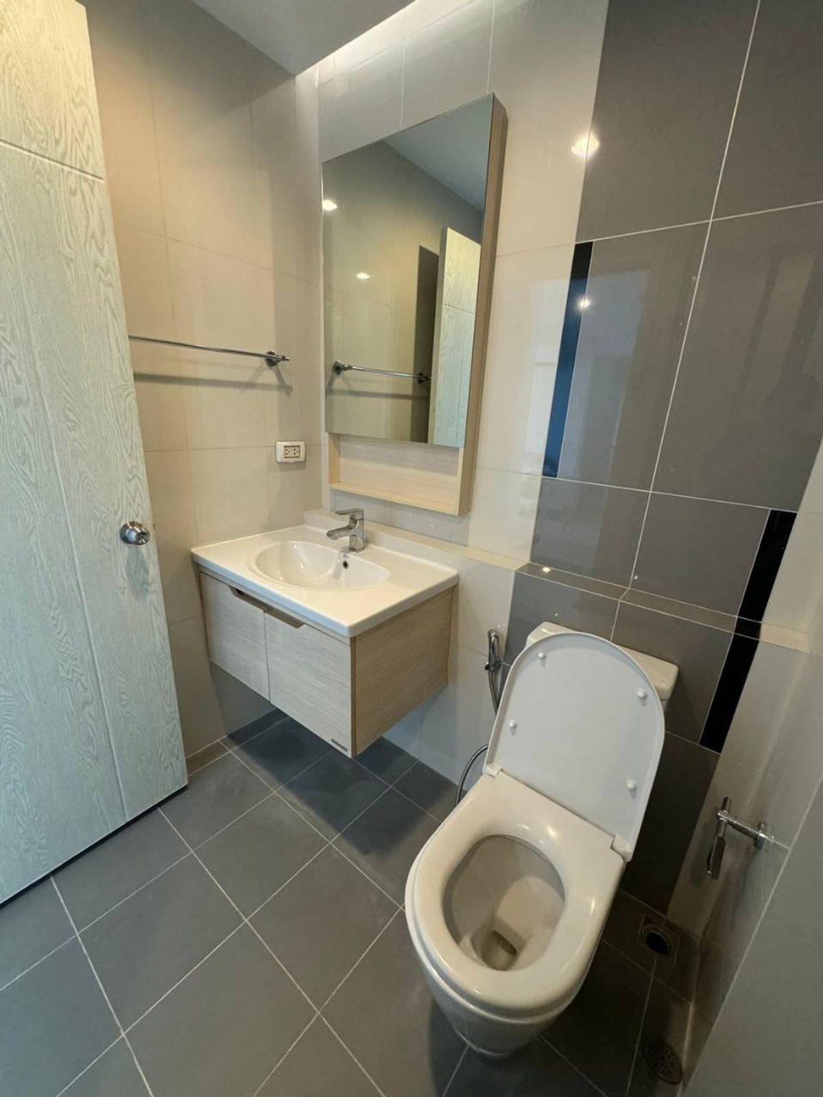 ให้เช่าคอนโดอ่อนนุช อุดมสุข : ให้เช่าคอนโด Artemis Sukhumvit77 คอนโดแต่งครบพร้อมเข้าอยู่ใกล้รถไฟฟ้าBTSอ่อนนุชและแหล่งของกินมากมาย!!