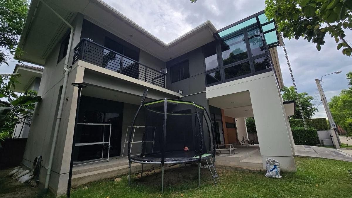 ให้เช่าบ้านปิ่นเกล้า จรัญสนิทวงศ์ : 💎 For Rent – Luxury Home
Setthasiri Charun–Pinklao 1 แบบบ้าน TREASURE ใหญ่ที่สุดในโครงการ
4 ห้องนอน | 5 ห้องน้ำ | ห้องแม่บ้าน | 3 ที่จอดรถ พื้นที่ใช้สอยกว่า 294 ตร.ม. บนที่ดิน 103 ตร.วา