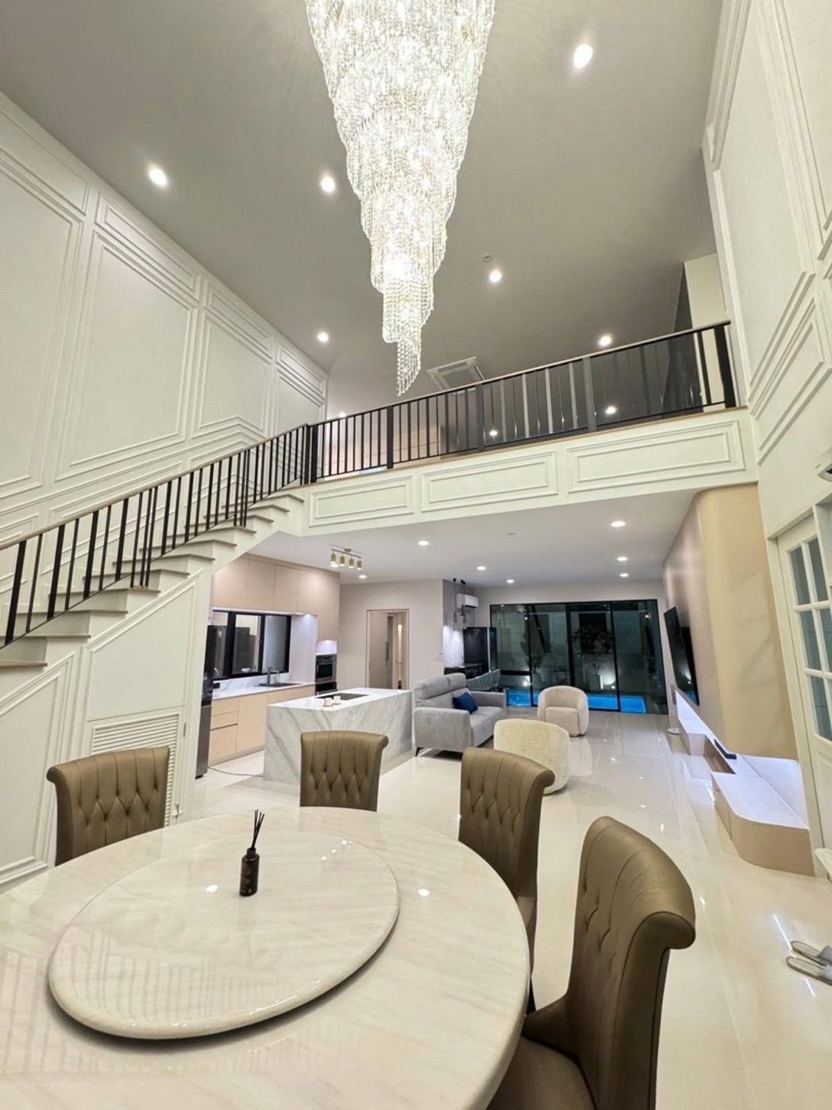 For RentHouseNawamin, Ramindra : 📢👇Brand-New Luxury Lakefront Home. Largest in the Project with private swimming pool and a personal putting green with artificial grass, this residence offers the ultimate lifestyle of comfort and exclusivity.