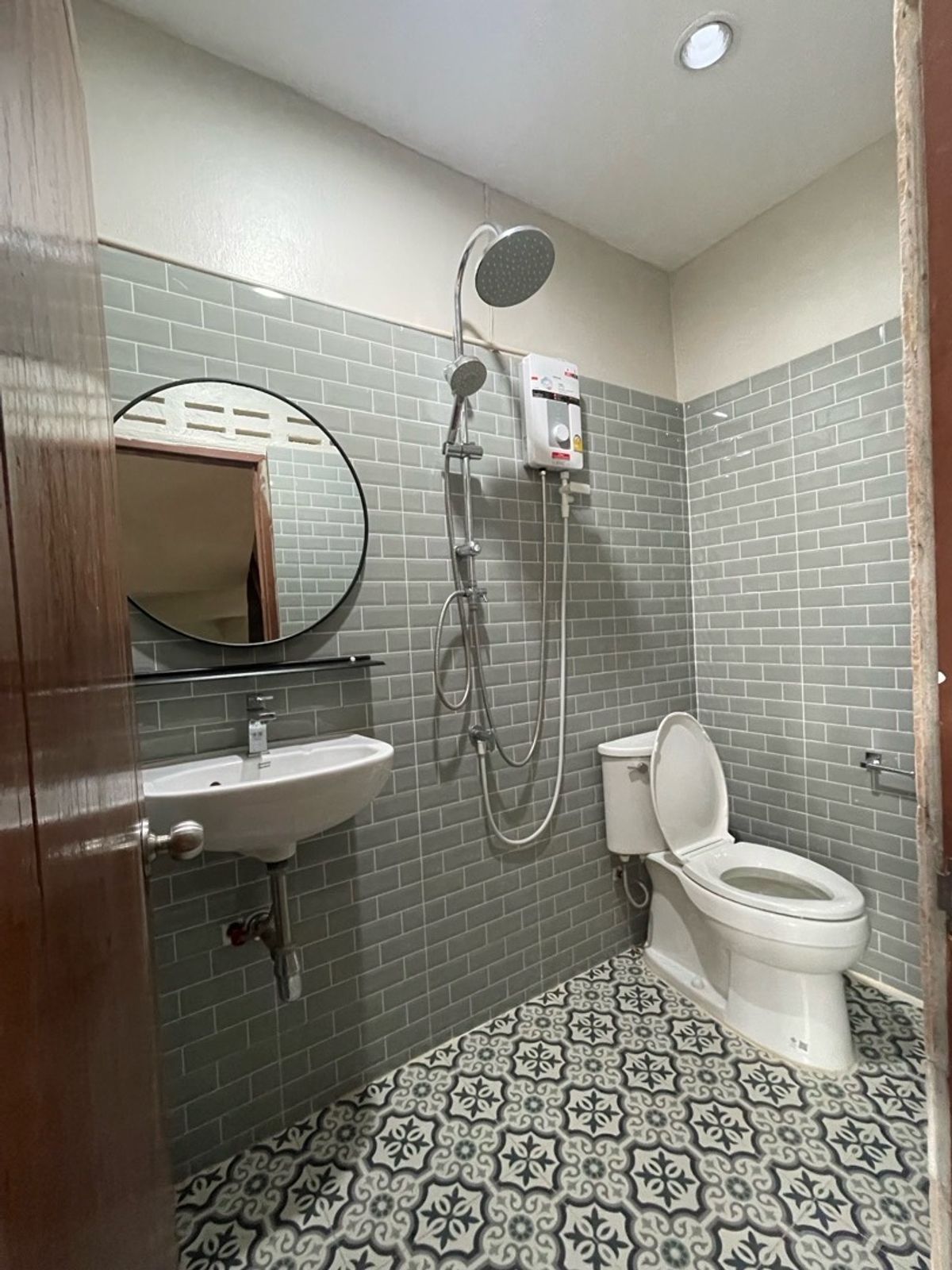 ขายทาวน์โฮมปิ่นเกล้า จรัญสนิทวงศ์ : ทาวน์เฮ้าส์ 3 ชั้น 18 ตรว. ในซอยบรมราชชนนี 5 ใกล้เซ็นทรัล ปิ่นเกล้า 