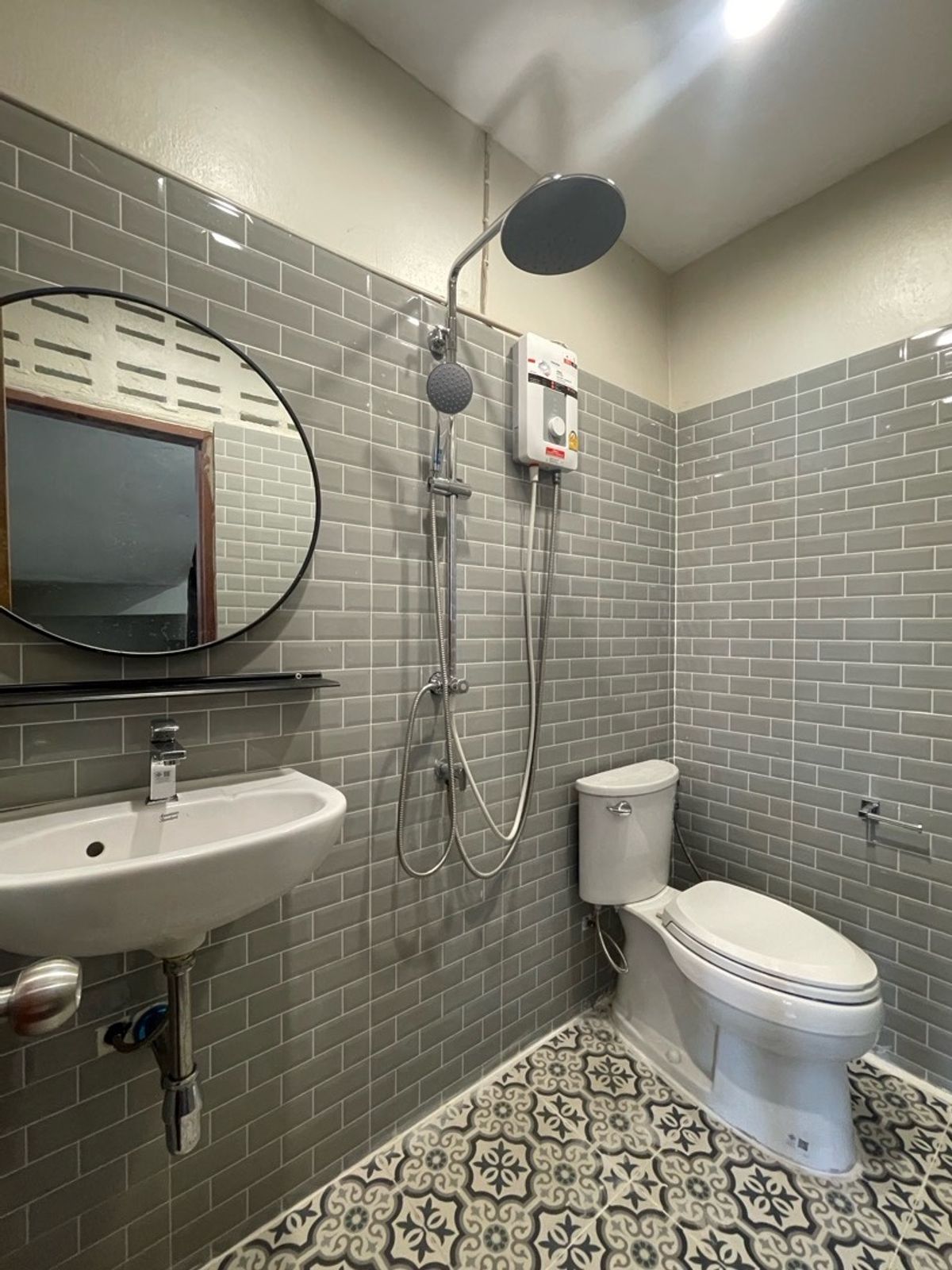 ขายทาวน์โฮมปิ่นเกล้า จรัญสนิทวงศ์ : ทาวน์เฮ้าส์ 3 ชั้น 18 ตรว. ในซอยบรมราชชนนี 5 ใกล้เซ็นทรัล ปิ่นเกล้า 