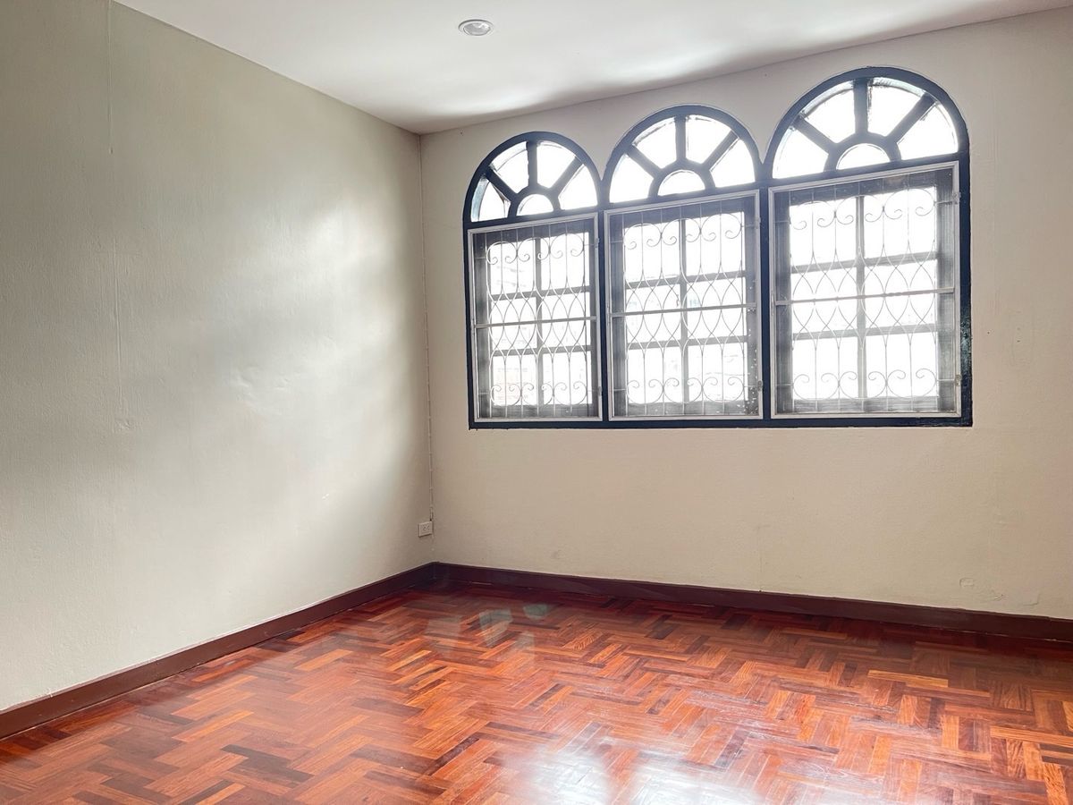 ขายทาวน์โฮมปิ่นเกล้า จรัญสนิทวงศ์ : ทาวน์เฮ้าส์ 3 ชั้น 18 ตรว. ในซอยบรมราชชนนี 5 ใกล้เซ็นทรัล ปิ่นเกล้า 