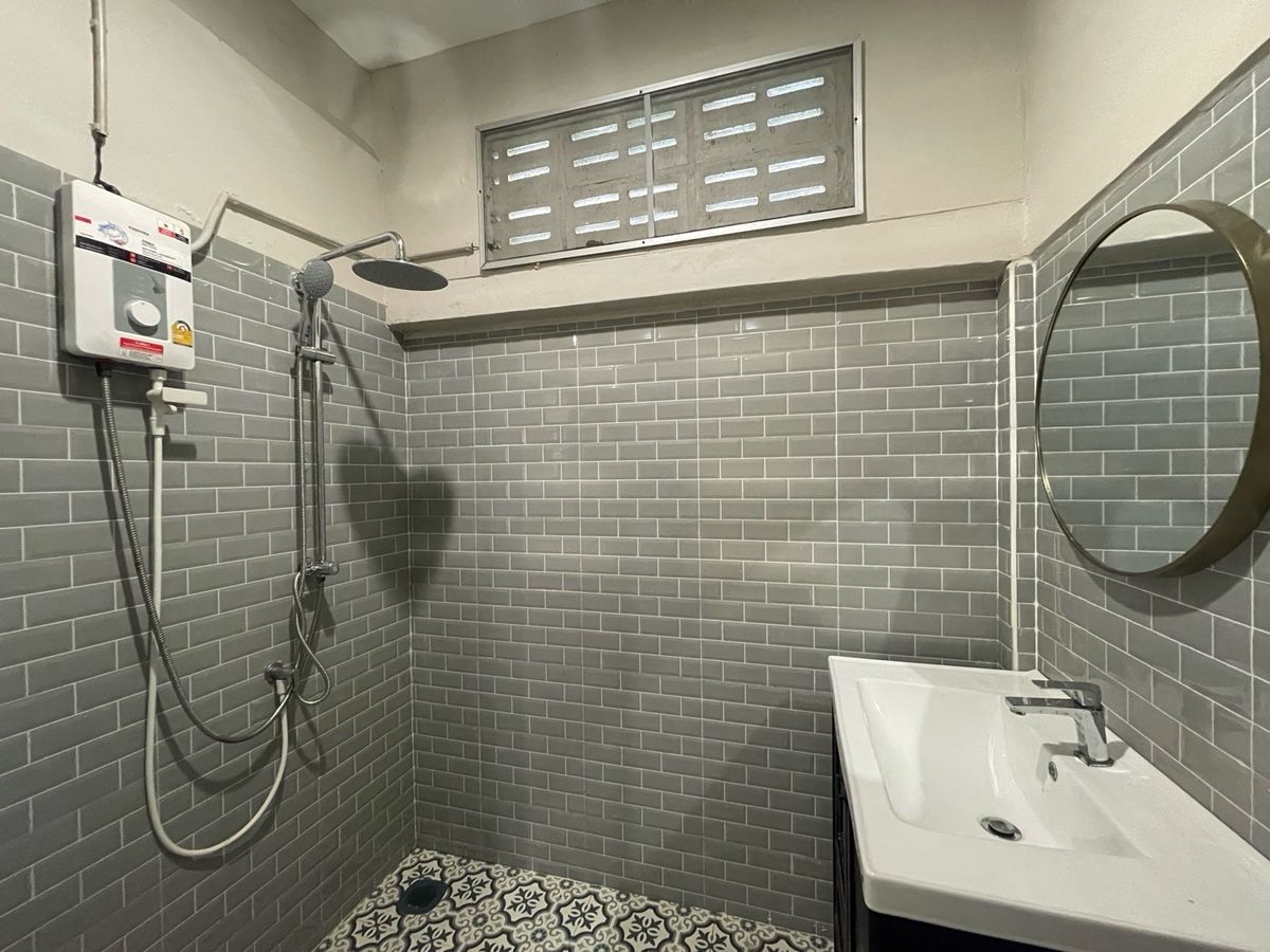 ขายทาวน์โฮมปิ่นเกล้า จรัญสนิทวงศ์ : ทาวน์เฮ้าส์ 3 ชั้น 18 ตรว. ในซอยบรมราชชนนี 5 ใกล้เซ็นทรัล ปิ่นเกล้า 