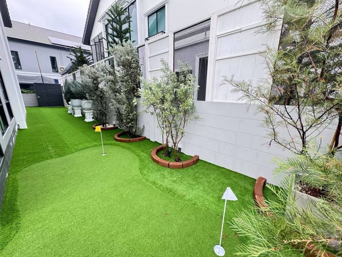 For RentHouseNawamin, Ramindra : 📢👇Brand-New Luxury Lakefront Home. Largest in the Project with private swimming pool and a personal putting green with artificial grass, this residence offers the ultimate lifestyle of comfort and exclusivity.