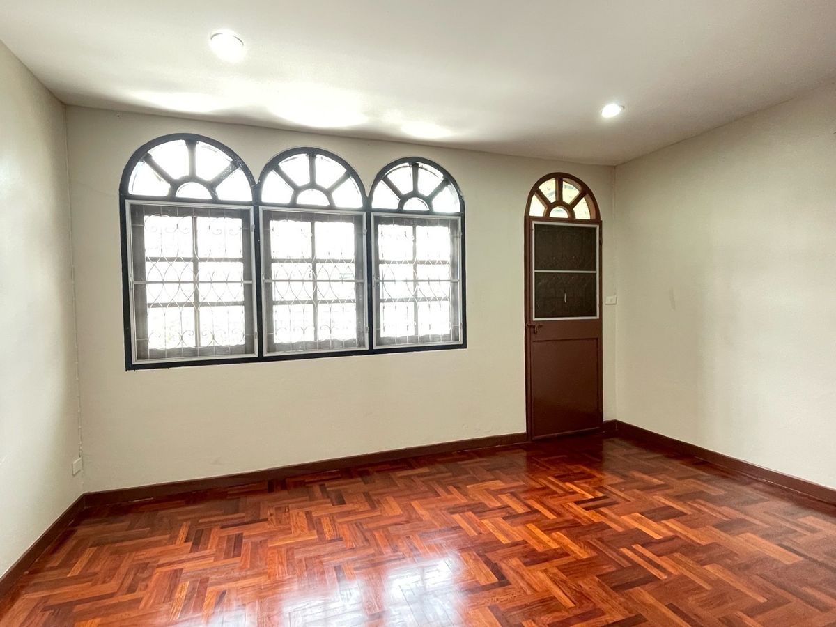 ขายทาวน์โฮมปิ่นเกล้า จรัญสนิทวงศ์ : ทาวน์เฮ้าส์ 3 ชั้น 18 ตรว. ในซอยบรมราชชนนี 5 ใกล้เซ็นทรัล ปิ่นเกล้า 