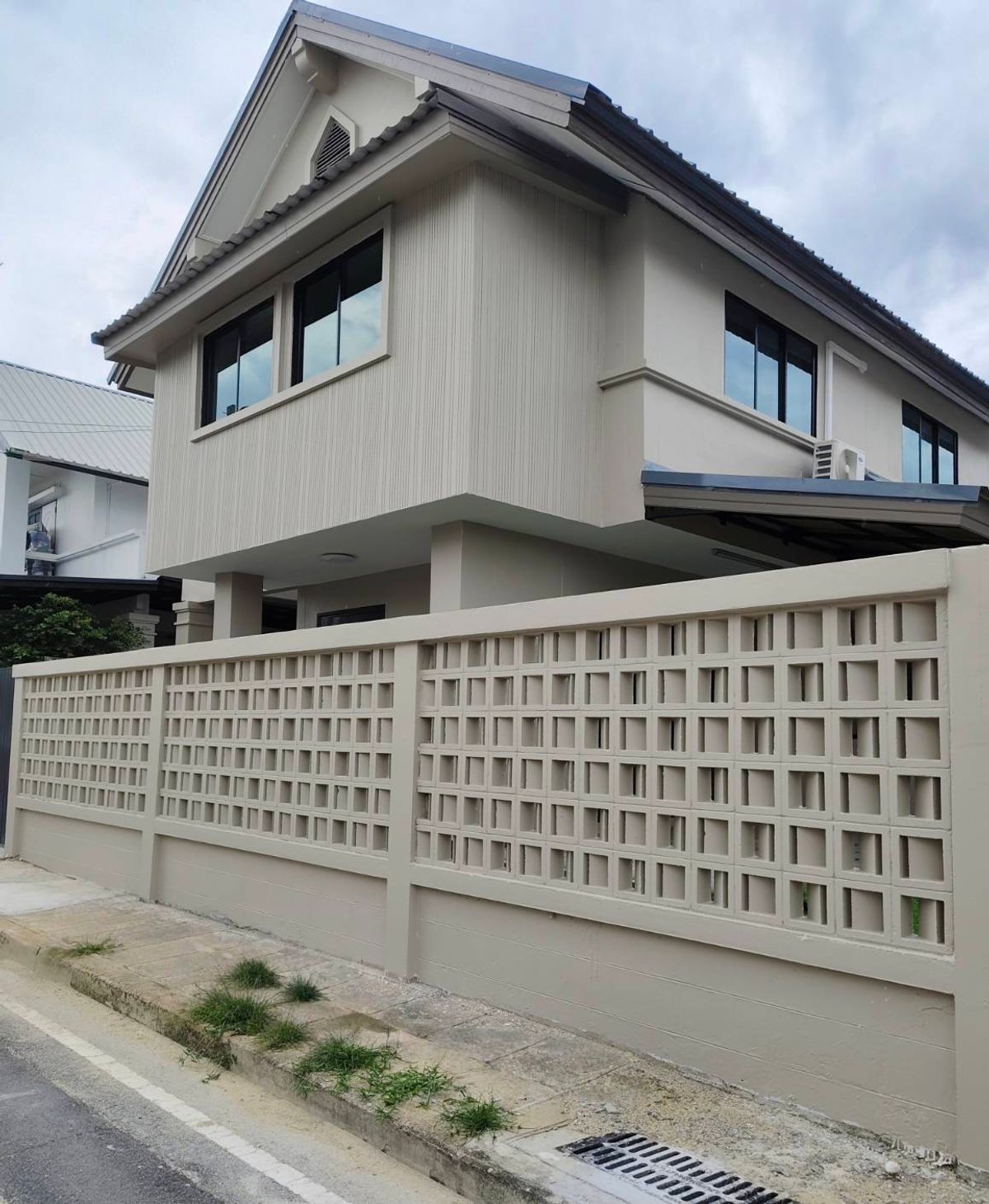 ให้เช่าบ้านนนทบุรี บางใหญ่ บางบัวทอง : ให้เช่า! บ้านเดี่ยวรีโนเวทใหม่ 🏠 ทำเลทองใกล้รถไฟฟ้าและเซ็นทรัลเวสต์เกต 🛍️