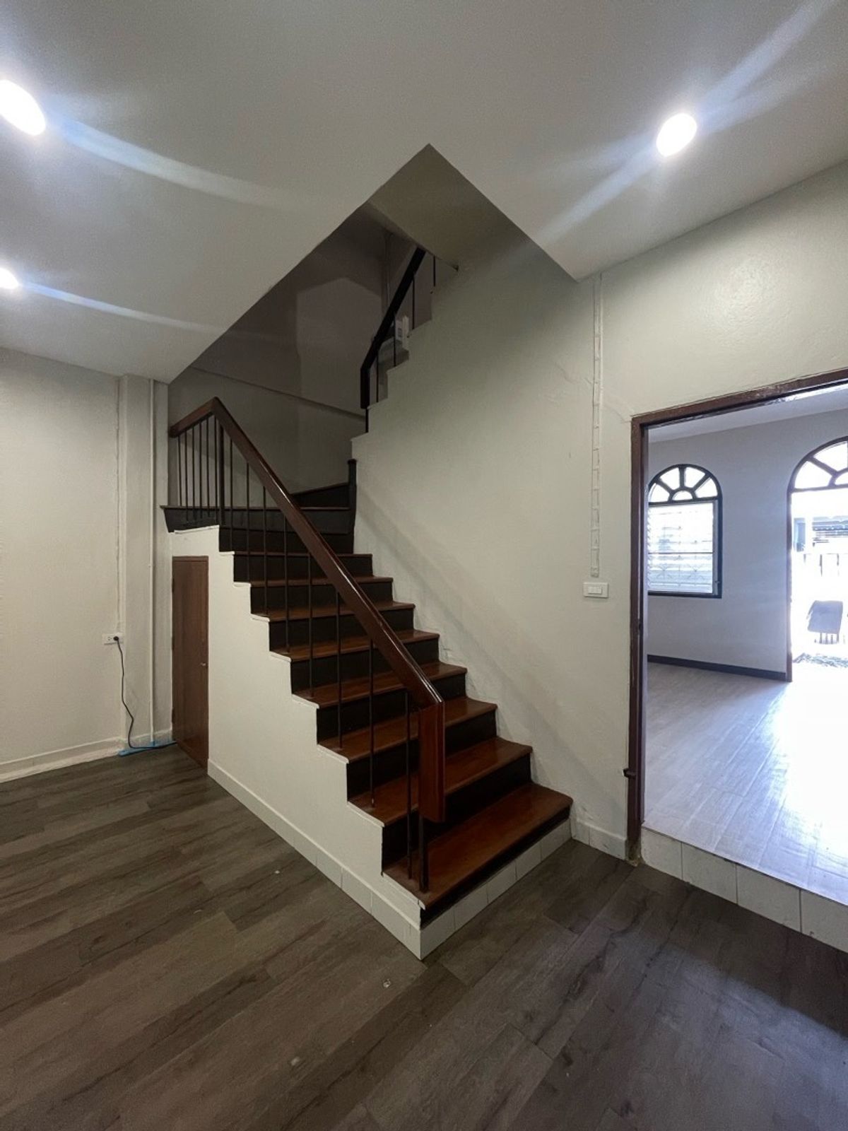 ขายทาวน์โฮมปิ่นเกล้า จรัญสนิทวงศ์ : ทาวน์เฮ้าส์ 3 ชั้น 18 ตรว. ในซอยบรมราชชนนี 5 ใกล้เซ็นทรัล ปิ่นเกล้า 