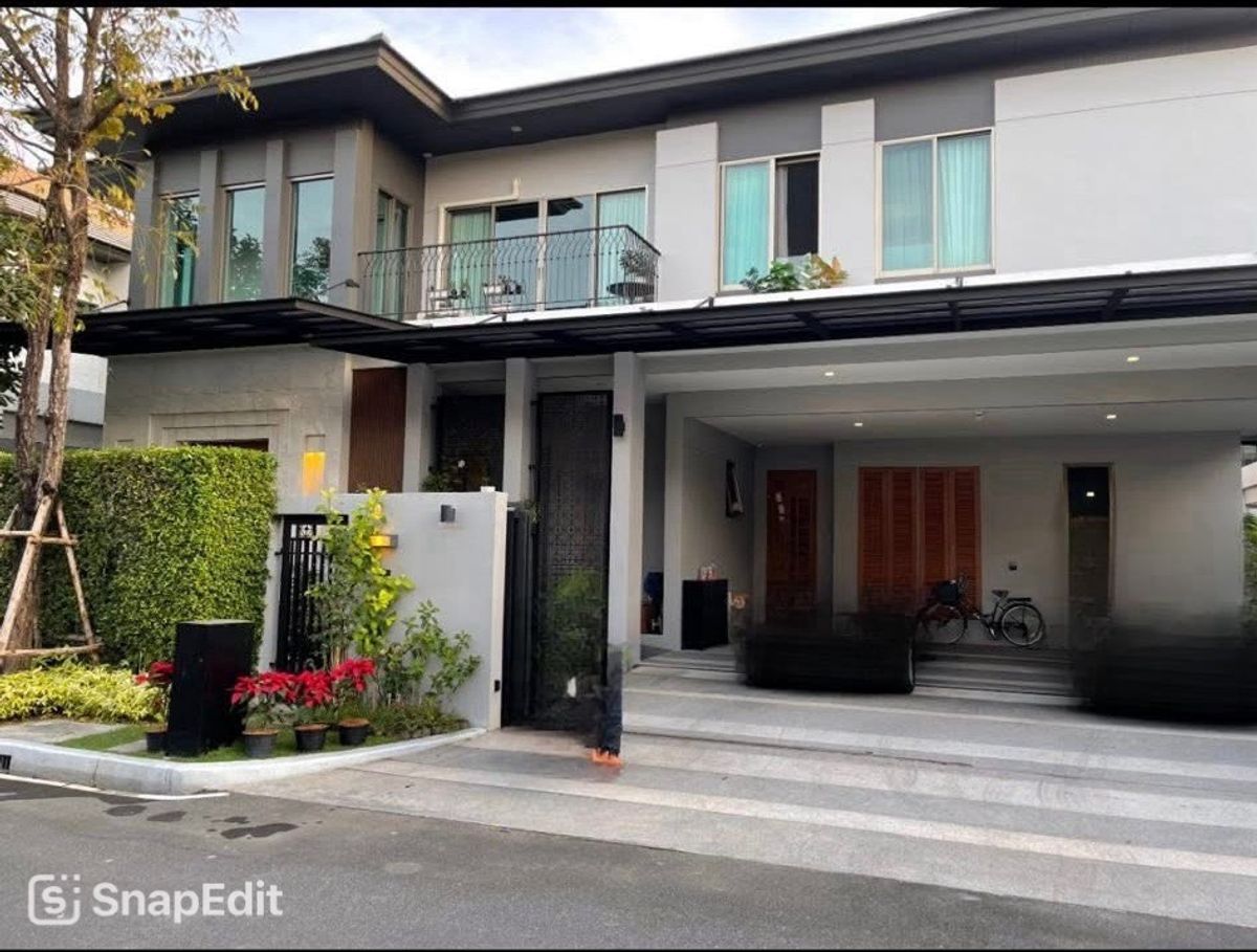 For RentHouseSamut Prakan,Samrong : 📢👇Luxury Home for Rent 
located in one of Bangkok’s prime residential areas, close to top international schools, hospital, and expressways. Convenient travel routes and a spacious layout make this the perfect family home. Plus, it’s pet-friendly 🐶🐱