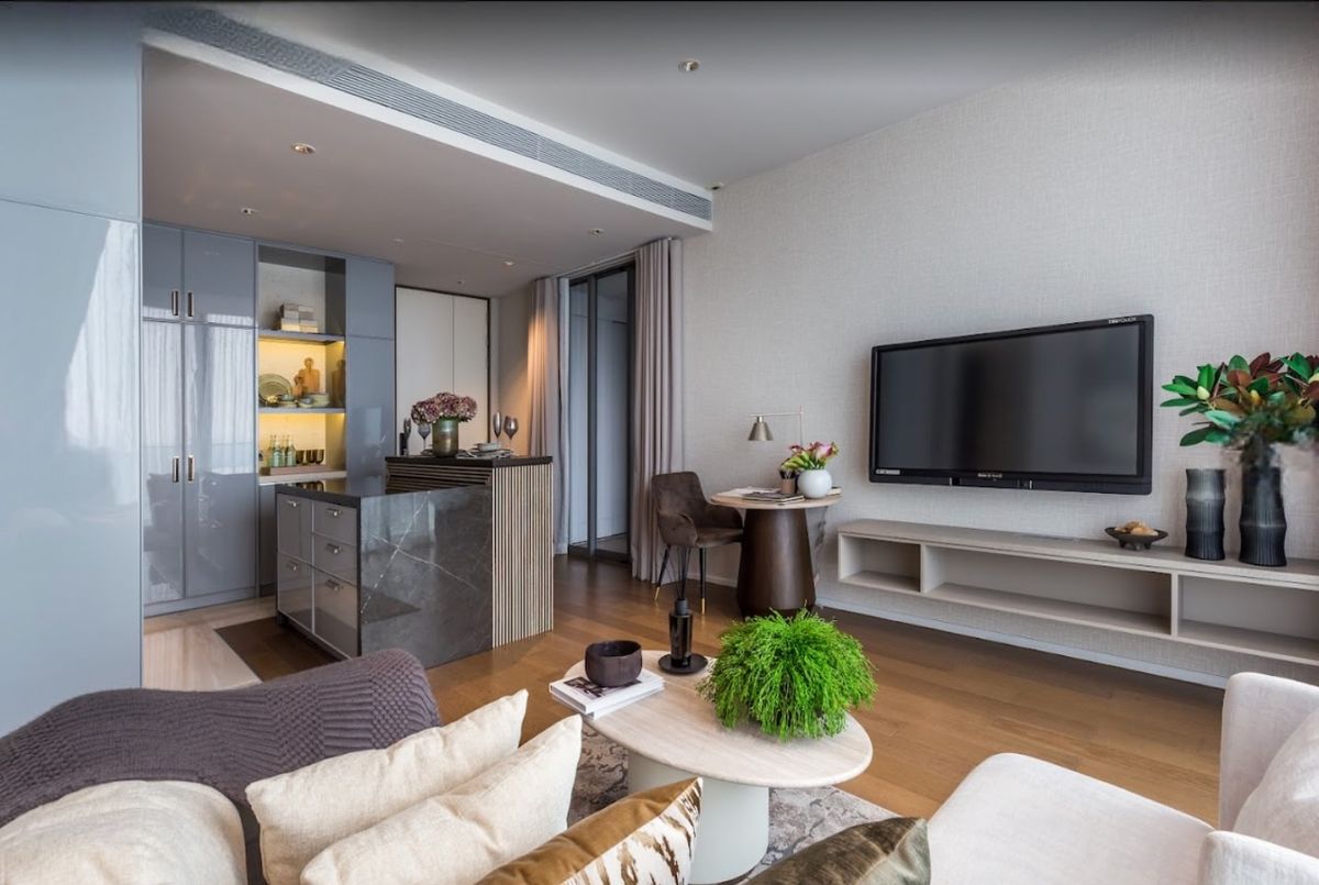 ให้เช่าคอนโดสุขุมวิท อโศก ทองหล่อ : Condo for rent at Kraam Sukhumvit 26  Type: 1 bed 1 bath  Room size:  61sqm  Floor :  20th   Fully furnished 
