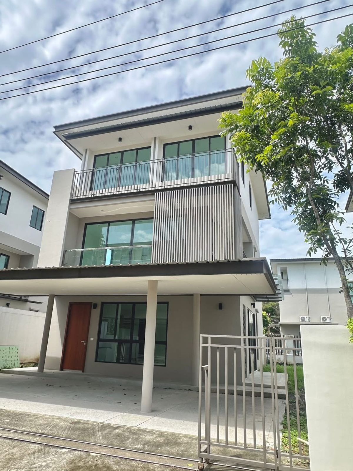ขายบ้านลาดกระบัง สุวรรณภูมิ : ขาย AQ Arbor สวนหลวง ร.9 บ้านใหม่ ไม่เคยเข้าอยู่ 67.6 วา ใกล้สวนหลวง ร.9