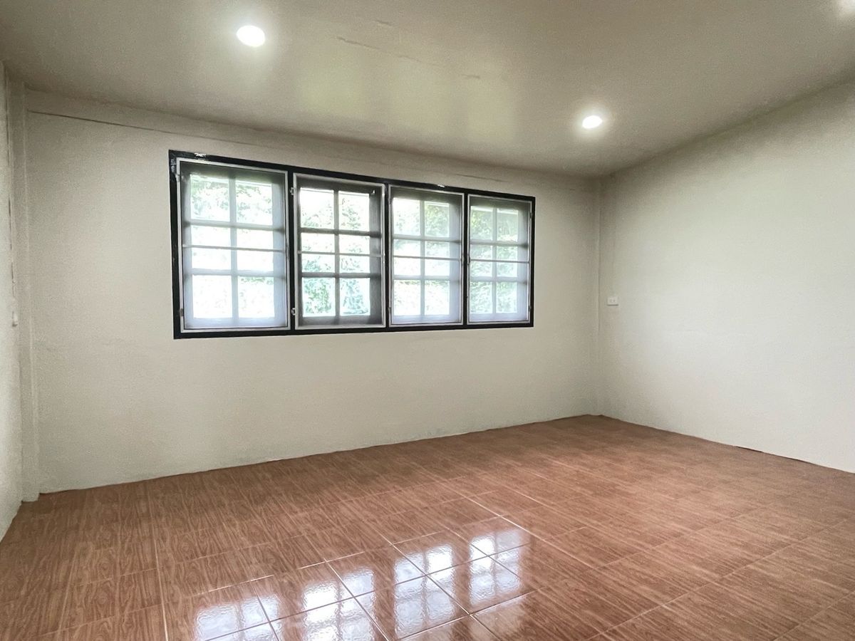 ขายทาวน์โฮมปิ่นเกล้า จรัญสนิทวงศ์ : ทาวน์เฮ้าส์ 3 ชั้น 18 ตรว. ในซอยบรมราชชนนี 5 ใกล้เซ็นทรัล ปิ่นเกล้า 