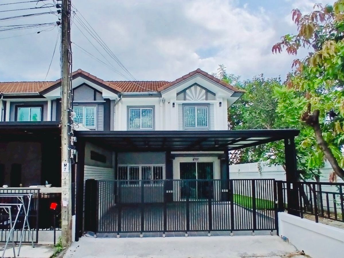 For SaleTownhomeVipawadee, Don Mueang, Lak Si : 2-story townhouse, Pruksa Ville 8-2, Welu Wanaram Temple, Don Mueang Songprapha 42.8 Wah 4, 2 bathrooms, near the red line, newly decorated with free loans