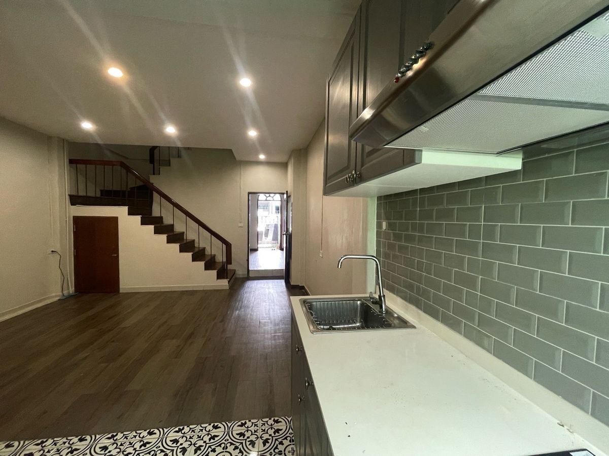 ขายทาวน์โฮมปิ่นเกล้า จรัญสนิทวงศ์ : ทาวน์เฮ้าส์ 3 ชั้น 18 ตรว. ในซอยบรมราชชนนี 5 ใกล้เซ็นทรัล ปิ่นเกล้า 