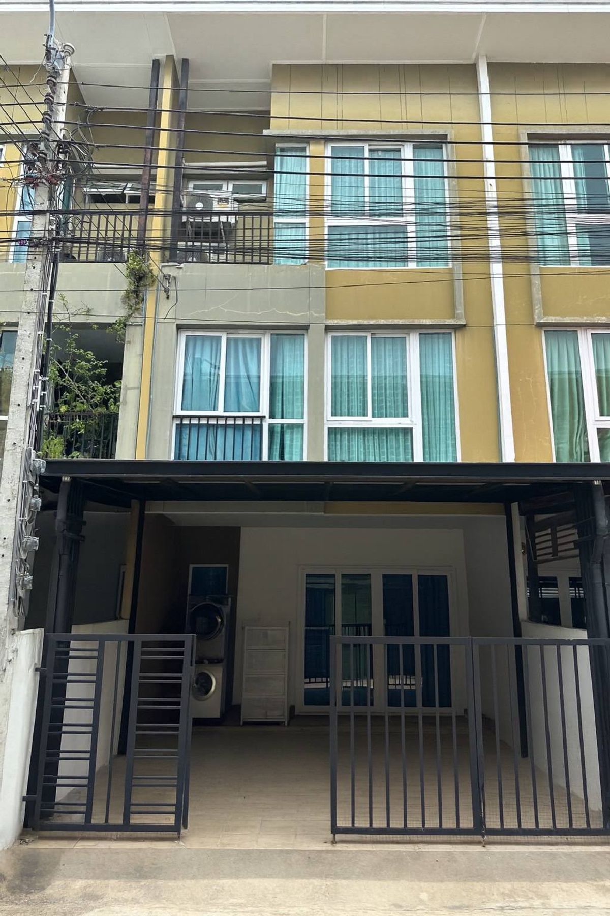 ขายทาวน์โฮมสมุทรปราการ สำโรง : ตกแต่งสวยพร้อมอยู่ 19ตรว 3นอน3น้ำ ทาวน์โฮม 3 ชั้น เบล็ส ทาวน์ ศรีนครินทร์ หนามแดง