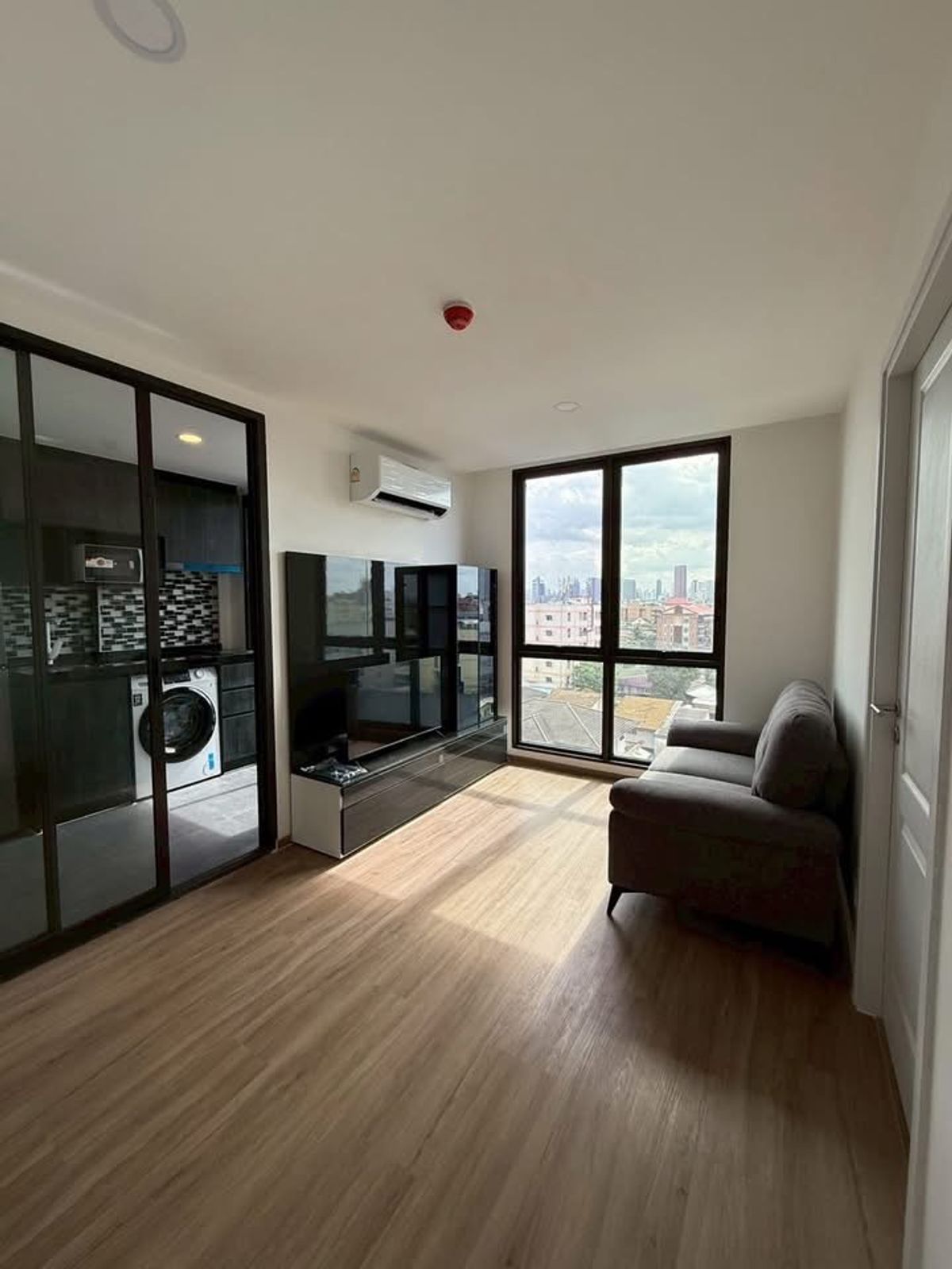 For RentCondoRamkhamhaeng, Hua Mak : ⭐️ CybiQ Rama 9-RAMKHAMHAeng 24 ⭐️ 2 bedrooms, 1 bathroom, 41 sq.m., 8th floor, with complete electrical appliances