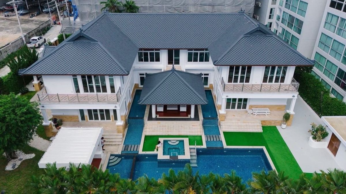 ขายบ้านพัทยา บางแสน ชลบุรี สัตหีบ : ขายบ้านหรู พร้อมที่ดินเขาพระตำหนักซอย 5 พัทยา เนืัอที่ 398 ตรวา