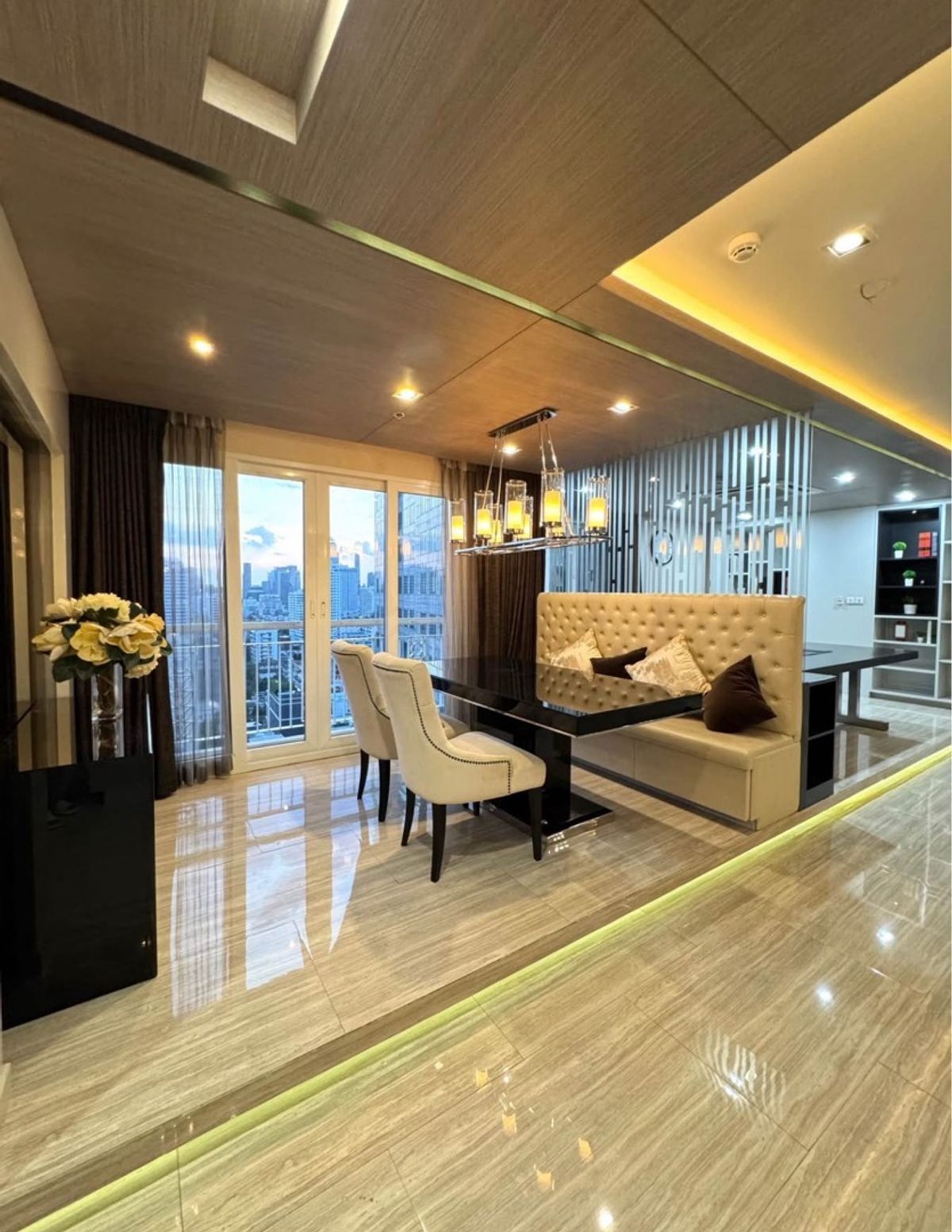 For RentCondoSukhumvit, Asoke, Thonglor : 🌈Luxury Penthouse for Rent 240 sqm. – Near BTS Asoke | 3 Beds, 2 Balconies, Stunning City Views!