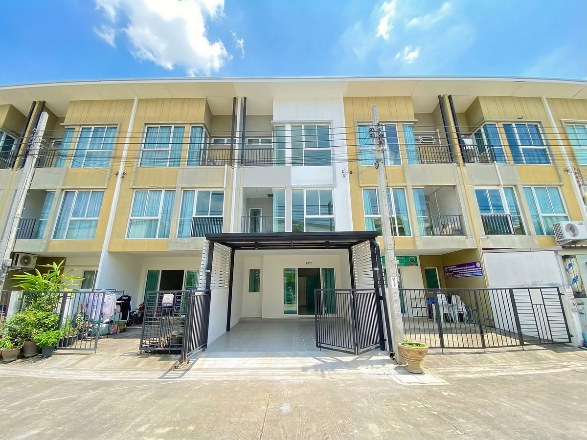 For SaleTownhomeNawamin, Ramindra : 3 -story townhome, Bellas Town Ram Inthra 127, near the Pink Line Kanchanaphisek Ring Road, free loan
