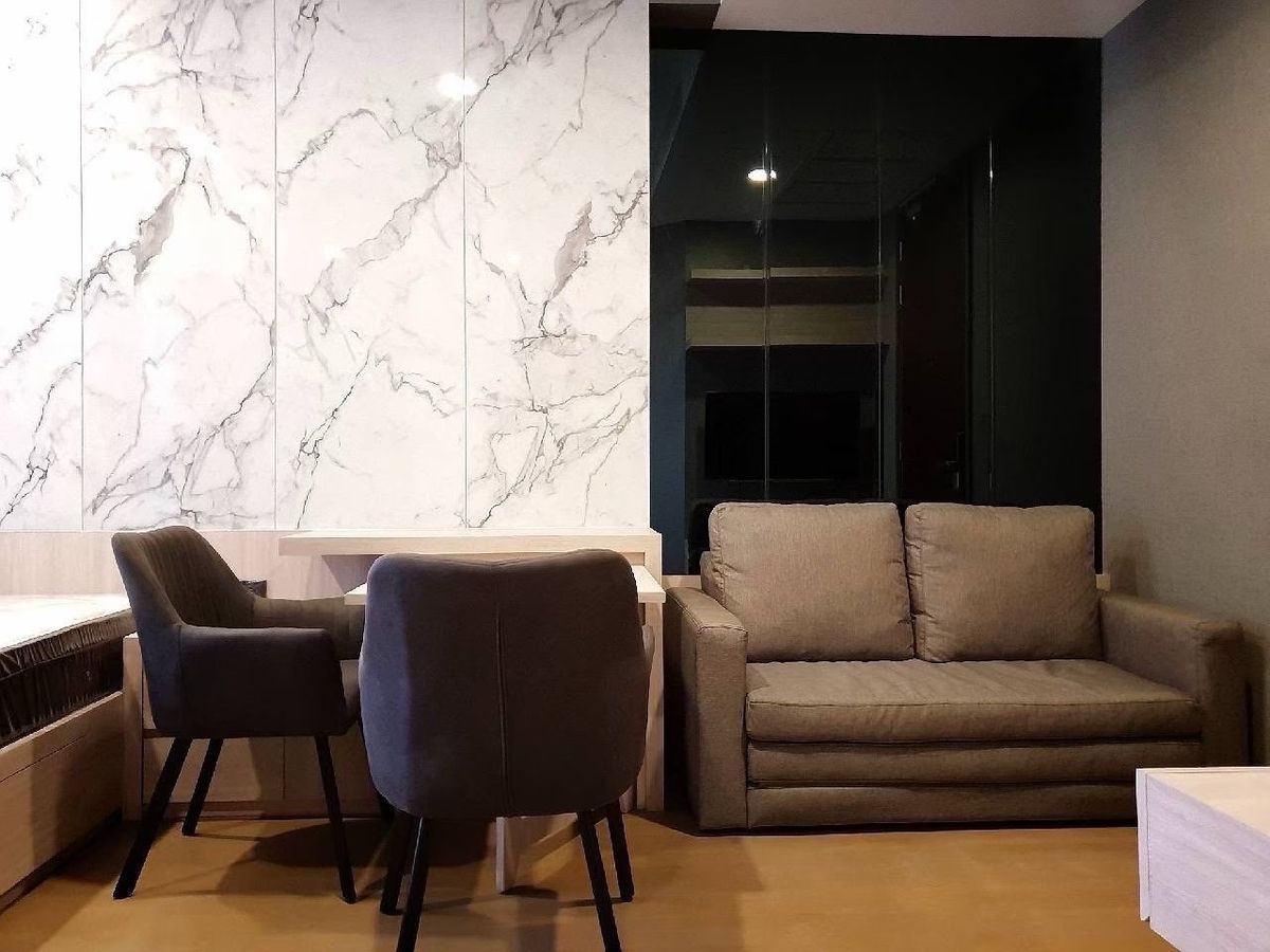 ให้เช่าคอนโดสยาม จุฬา สามย่าน : For Rent!! Ashton Chula - Silom💥Cheapest right now!! Only 22,000฿ / month 💥(This is the lowest price for this layout!)🛋 Studio | 25 sq.m.📞 Contact: Aomam (Agent) Tel / Line ID: 095-587-1692 WhatsApp: +66 95 587 1692