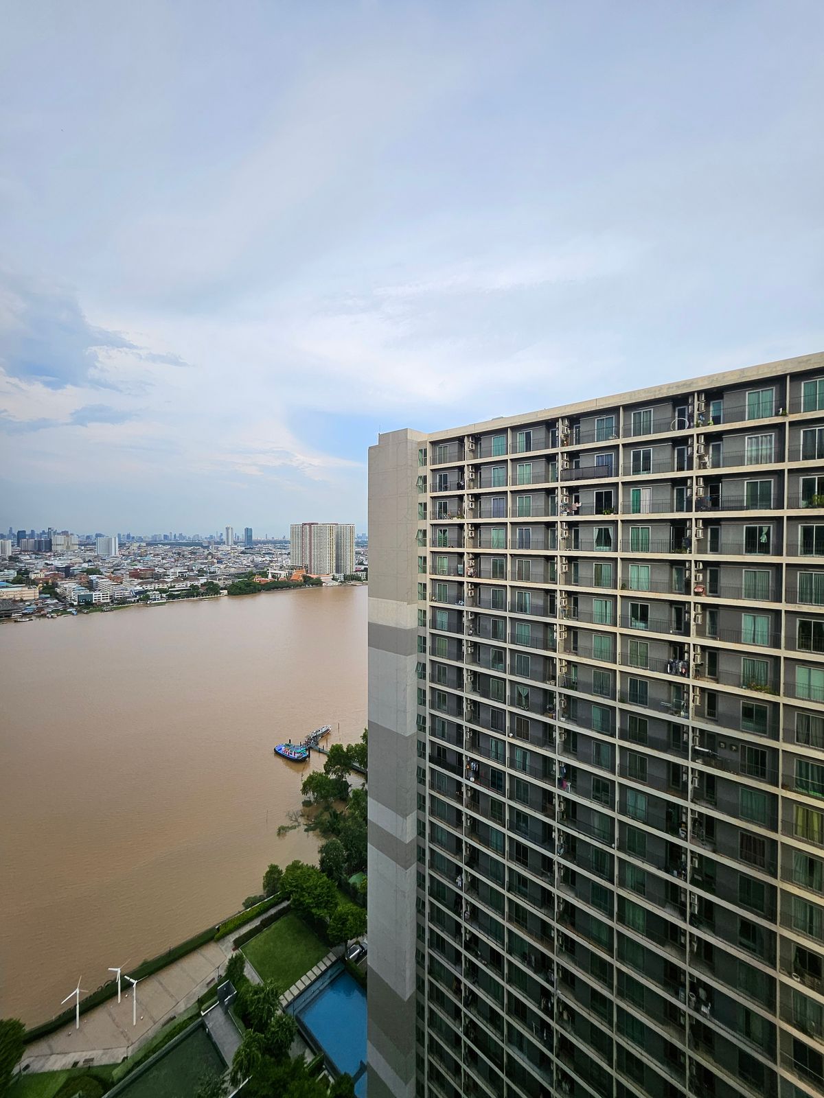 For RentCondoRathburana, Suksawat : 🌟Room with River View +Facilities! 🌳 Hurry before it’s gone!