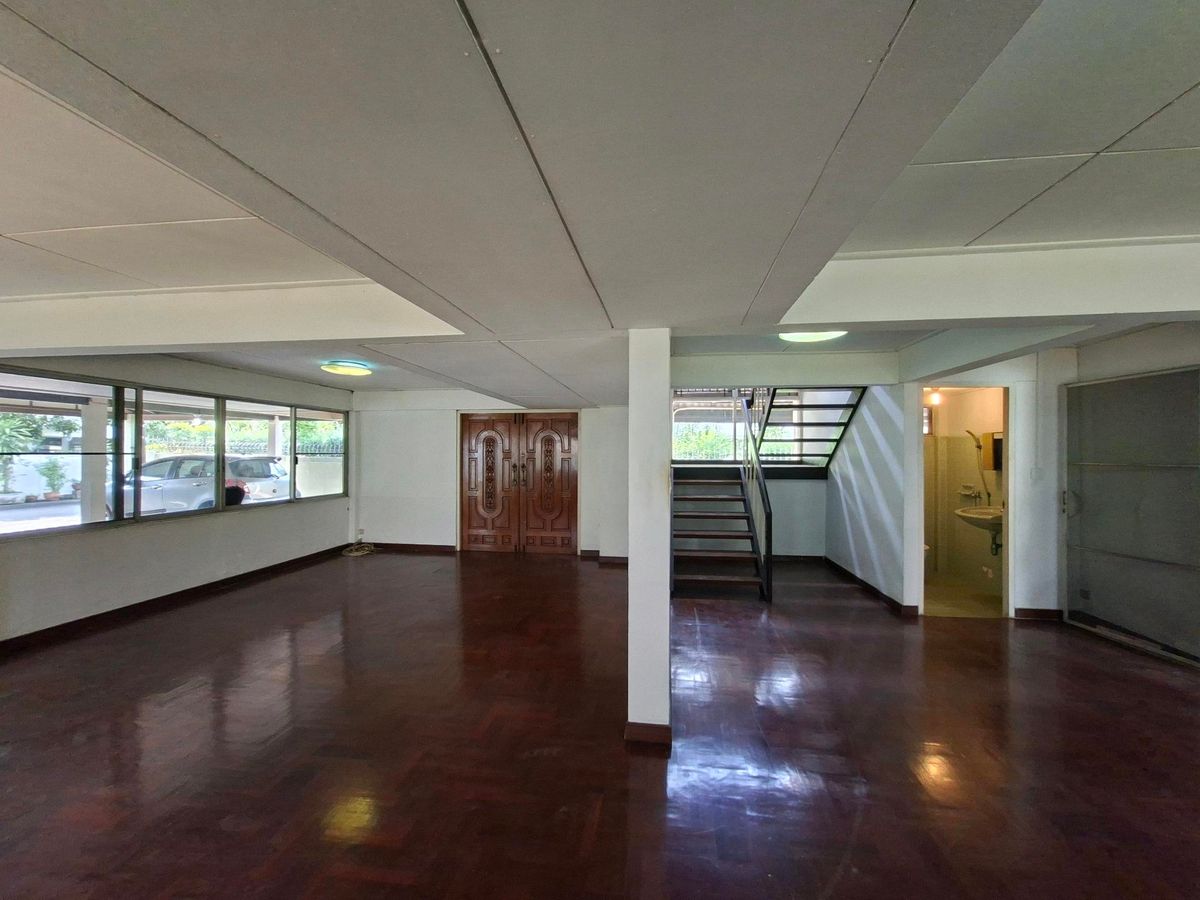 ขายบ้านพัฒนาการ ศรีนครินทร์ : 🏡ที่ดินพร้อมสิ่งปลูกสร้าง 138 ตรว. หลังมุม ถนน2ด้าน 400ม.จากถนนพัฒนาการ เดินทางง่ายไปศรีนครินทร์-อ่อนนุช-สุขุมวิท 📞0994152664, 0803696366