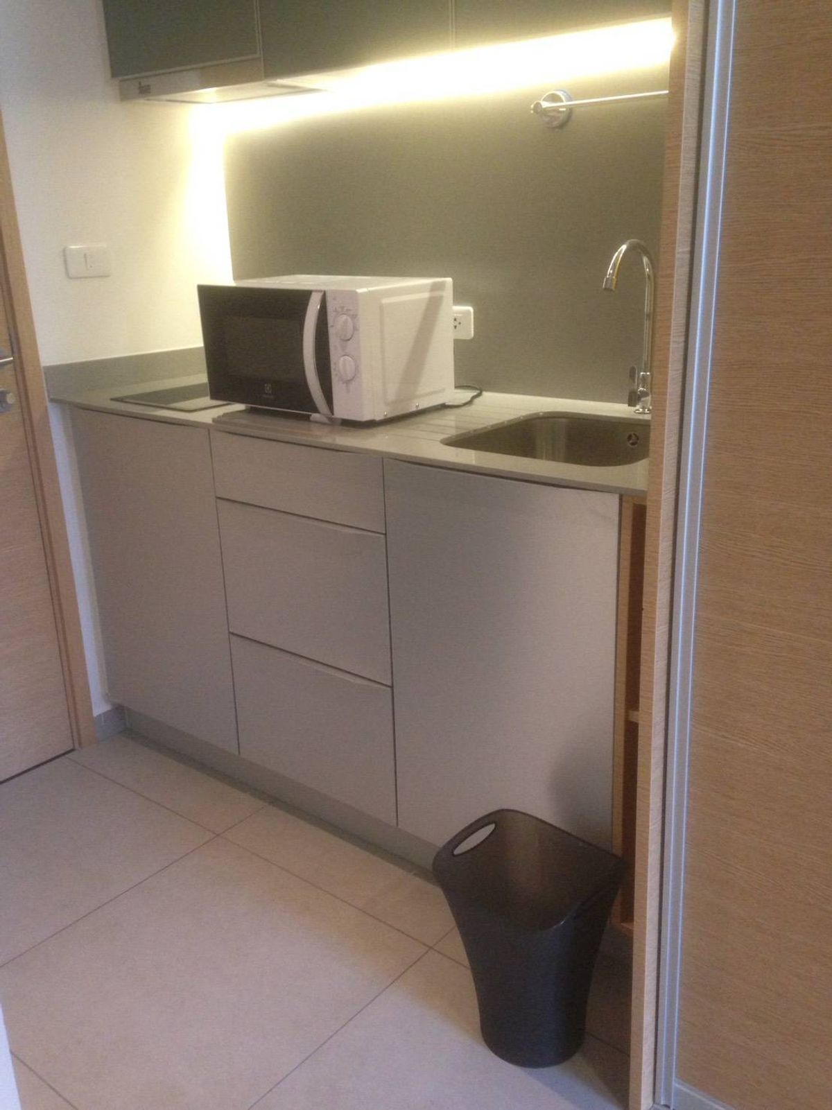 For RentCondoSukhumvit, Asoke, Thonglor : !! Beautiful room for rent, The Lofts Ekkamai, near MRT Ekkamai