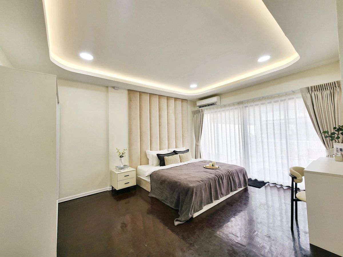 ให้เช่าทาวน์โฮมพระราม 9 เพชรบุรีตัดใหม่ RCA : ทาว์นโฮมหรู ทำ Airbnb และ จดทะเบียนบริษัทได้ ตรงข้ามโรงเรียนนานาชาติ