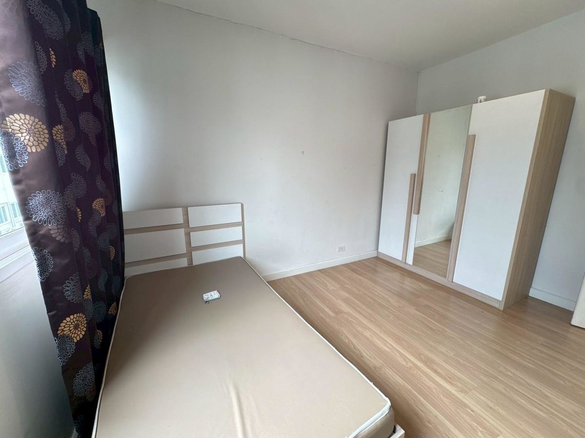 ขายทาวน์โฮมนวมินทร์ รามอินทรา : ทาวน์โฮม 3 ชั้น หมู่บ้านกรีนิช รามอินทรา เฟอร์ฯครบ พร้อมอยู่ ทำเลดีที่สุดในโครงการ ติดถนนใหญ่รามอินทรา  ด่วนราคาพิเศษ ต่อรองได้