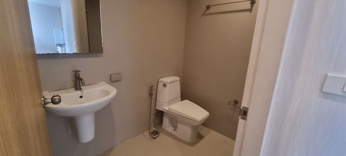 For SaleCondoLadprao, Central Ladprao : The Issara Ladprao, corner room, beautiful city view, good location, near MRT Lat Phrao