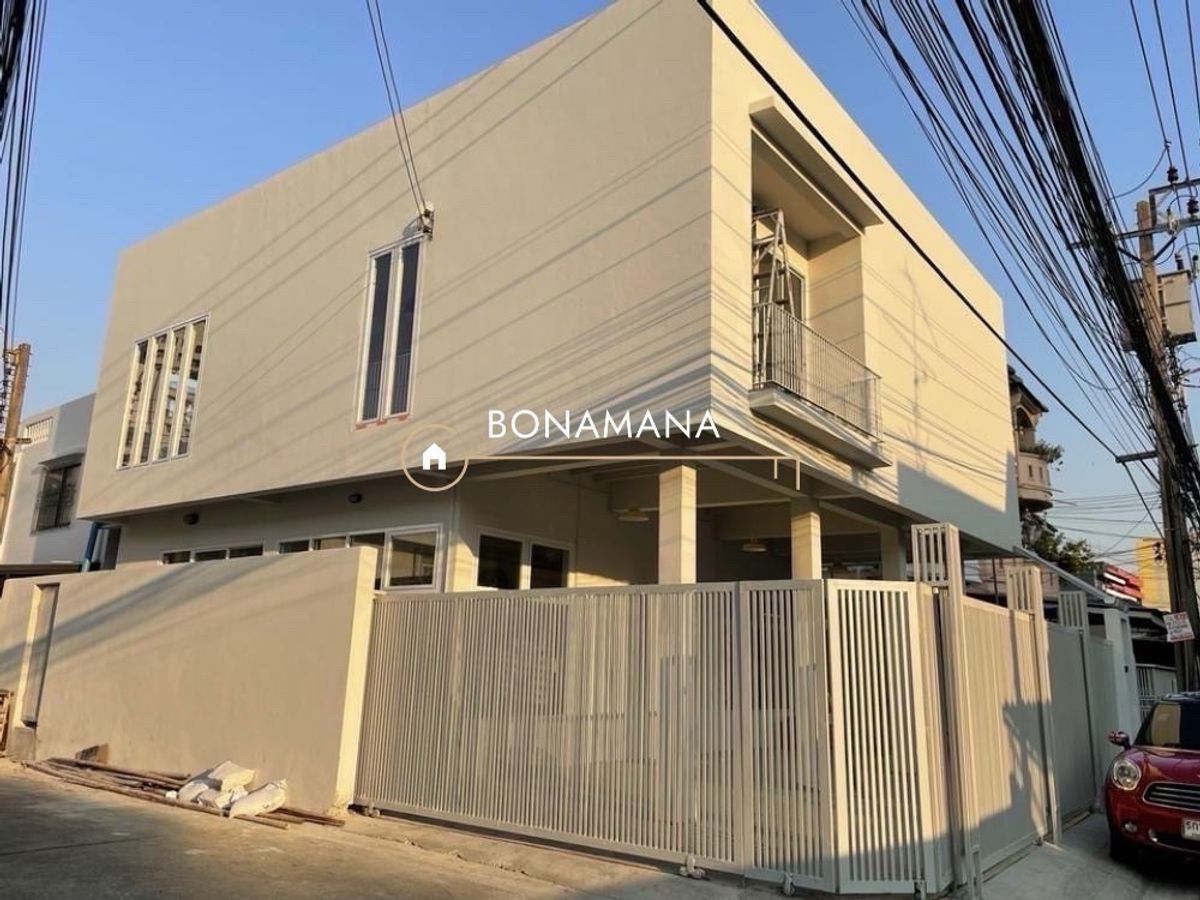 ให้เช่าบ้านรัชดา ห้วยขวาง : ให้เช่าบ้าน ซอยอุดมเกียรติ สุทธิสาร
ใกล้ รถไฟฟ้า MRT สถานี สุทธิสาร 