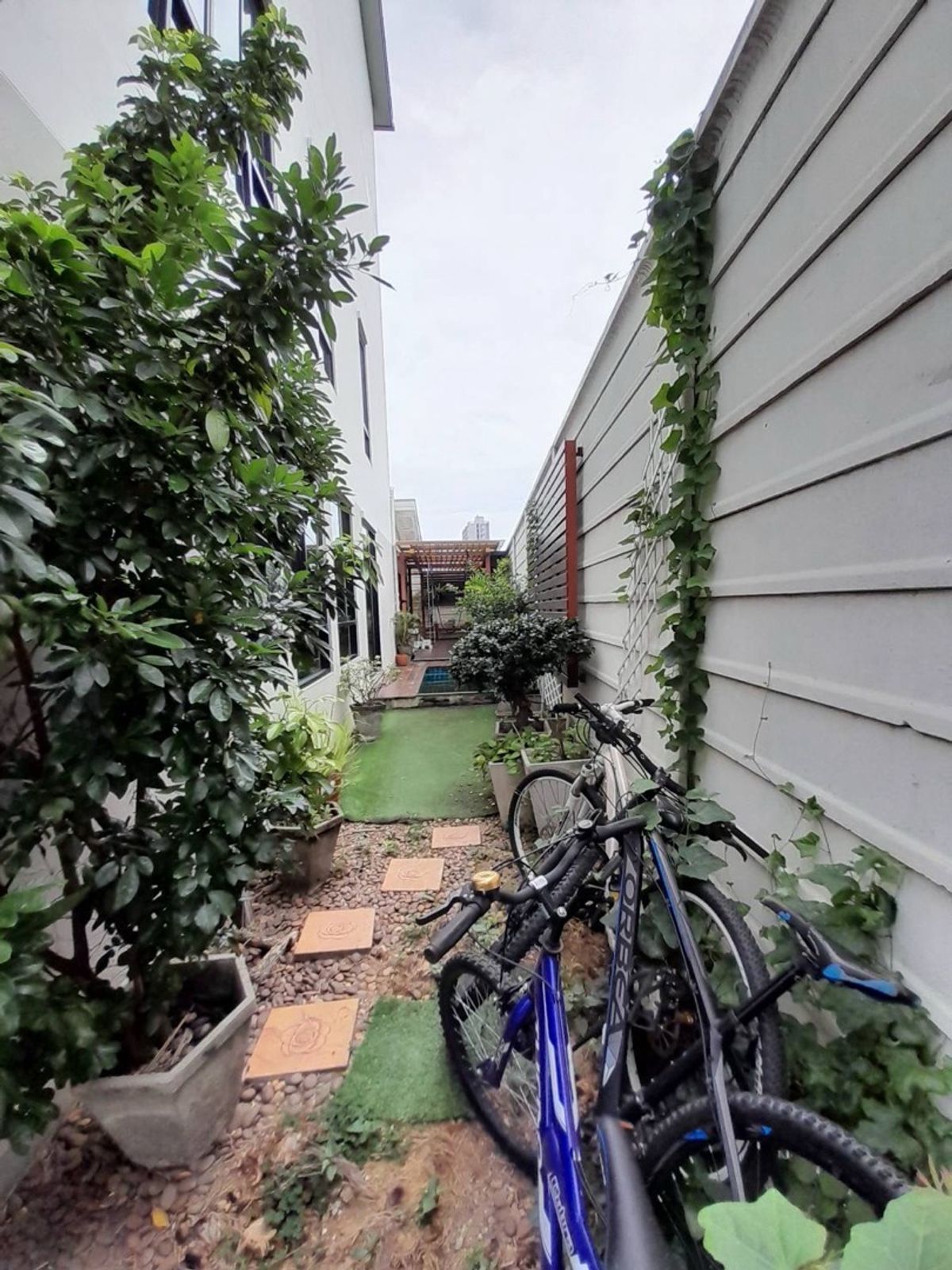 ขายทาวน์โฮมอ่อนนุช อุดมสุข : 📢👇Townhome 3 ชั้นครึ่ง พร้อมสระว่ายน้ำ ราคาดี เงียบสงบ เดินทางสะดวก ใกล้จุดขึ้นลงทางด่วน