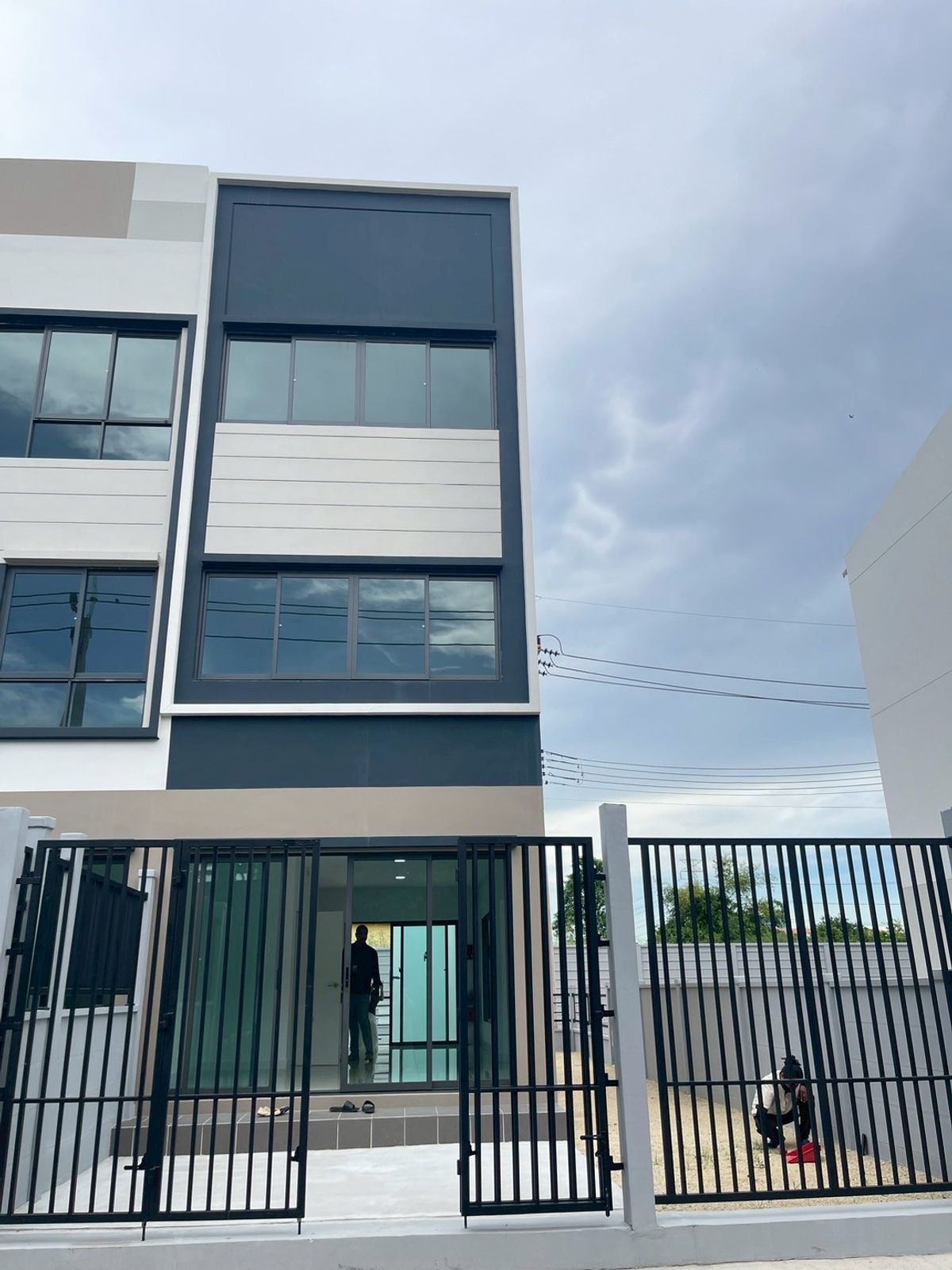 ขายทาวน์โฮมปทุมธานี รังสิต ธรรมศาสตร์ : District พหลโยธิน-วิภาวดี (ใกล้ฟิวเจอร์ รังสิต) ทาวน์โฮม 3 ชั้น  โซนประกอบธุรกิจได้ ราคาพิเศษสุด 4.05MB Call อู๋ 085:9566196
