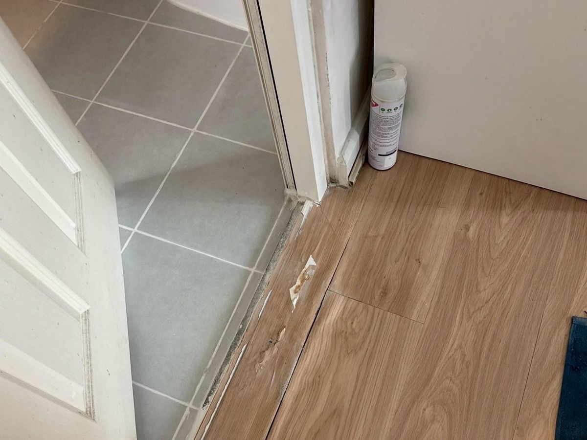 ขายทาวน์โฮมนวมินทร์ รามอินทรา : ทาวน์โฮม 3 ชั้น หมู่บ้านกรีนิช รามอินทรา เฟอร์ฯครบ พร้อมอยู่ ทำเลดีที่สุดในโครงการ ติดถนนใหญ่รามอินทรา  ด่วนราคาพิเศษ ต่อรองได้