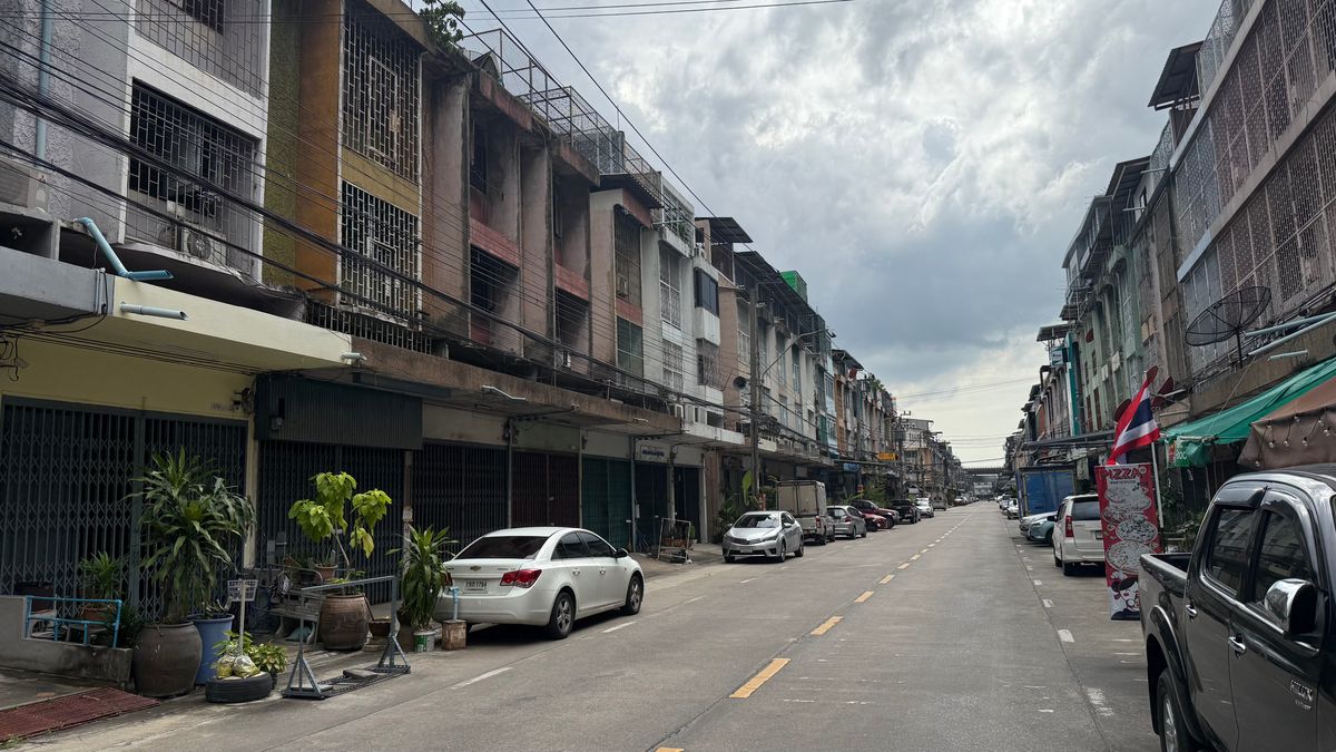 For SaleShop HousePinklao, Charansanitwong : Selling a commercial building Soi Charan Sanitwong 66/1