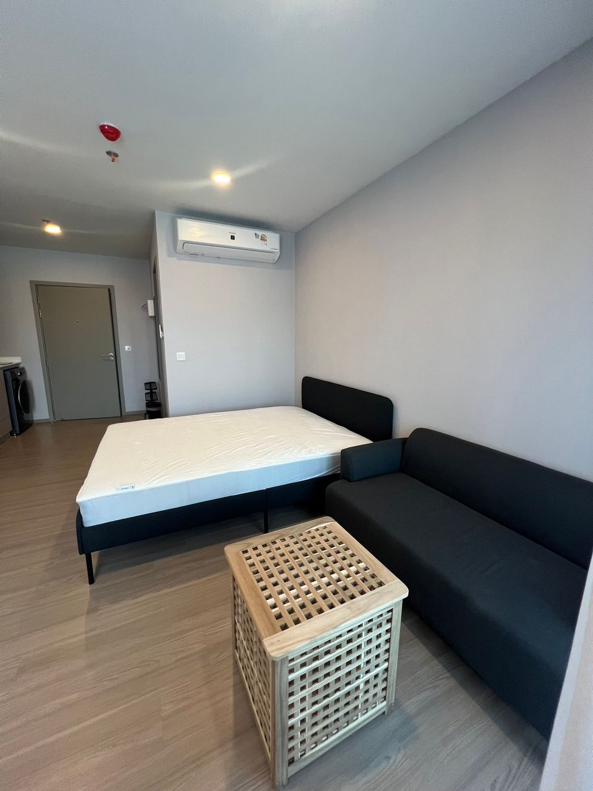 ให้เช่าคอนโดคลองเตย กล้วยน้ำไท : ให้เช่าคอนโดใหม่ Aspire Sukhumvit-Rama 4 | Studio 26.5 ตร.ม. ใกล้ BTS พระโขนง มี Shuttle Bus รับส่ง 