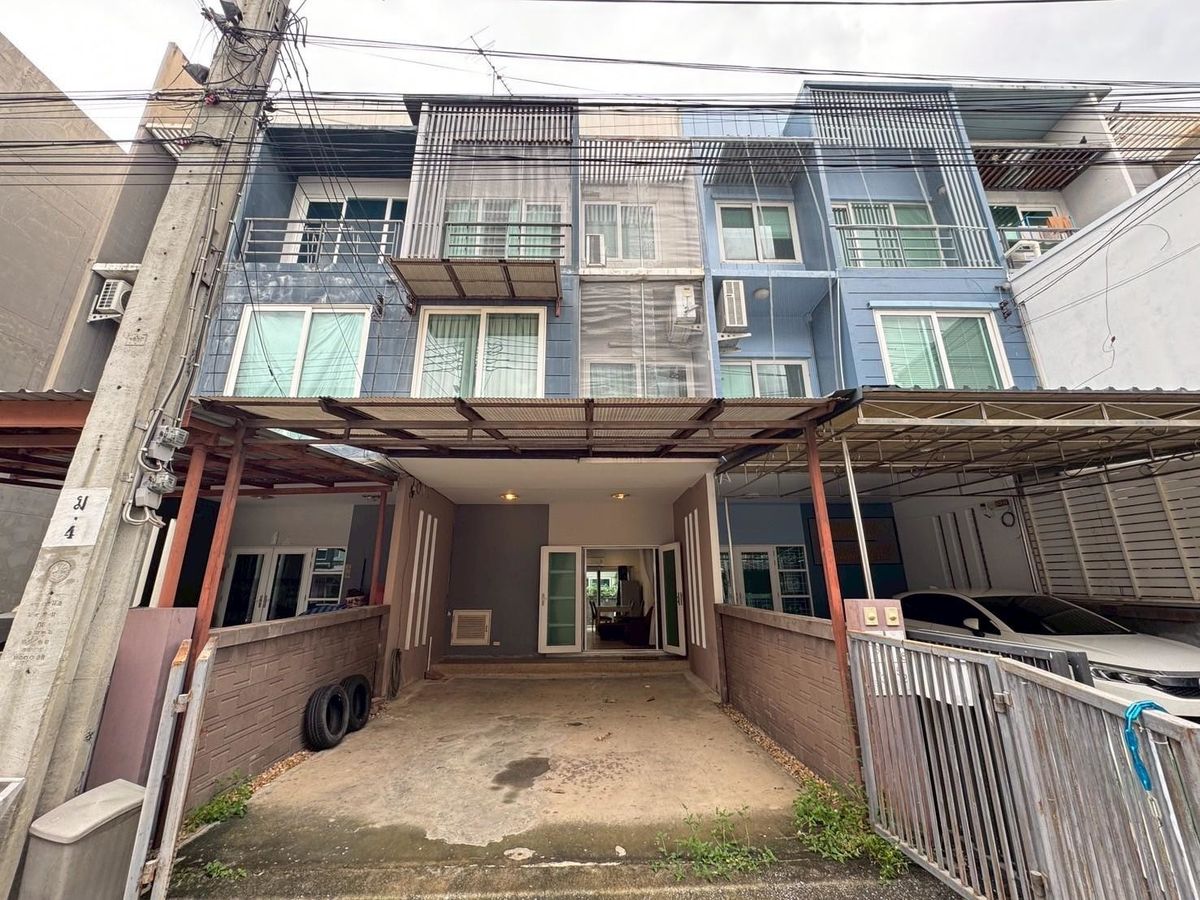 For SaleTownhomeNawamin, Ramindra : Urgent sale! 3 -storey townhome, Greenwich Ram Inthra Fur Village, complete with the best location in a special price 3,700,000 baht