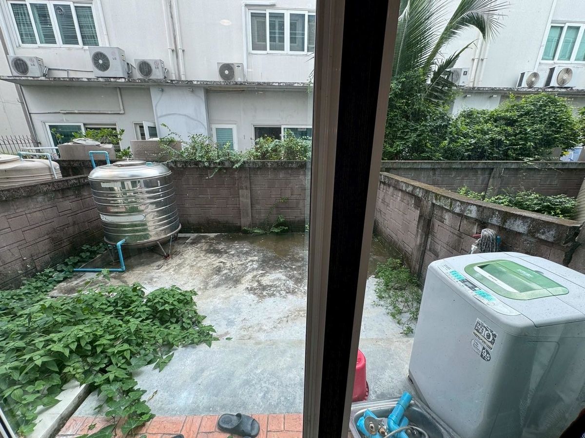 ขายทาวน์โฮมนวมินทร์ รามอินทรา : ทาวน์โฮม 3 ชั้น หมู่บ้านกรีนิช รามอินทรา เฟอร์ฯครบ พร้อมอยู่ ทำเลดีที่สุดในโครงการ ติดถนนใหญ่รามอินทรา  ด่วนราคาพิเศษ ต่อรองได้