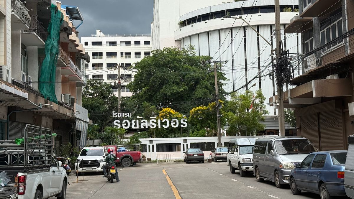 For SaleShop HousePinklao, Charansanitwong : Selling a commercial building Soi Charan Sanitwong 66/1