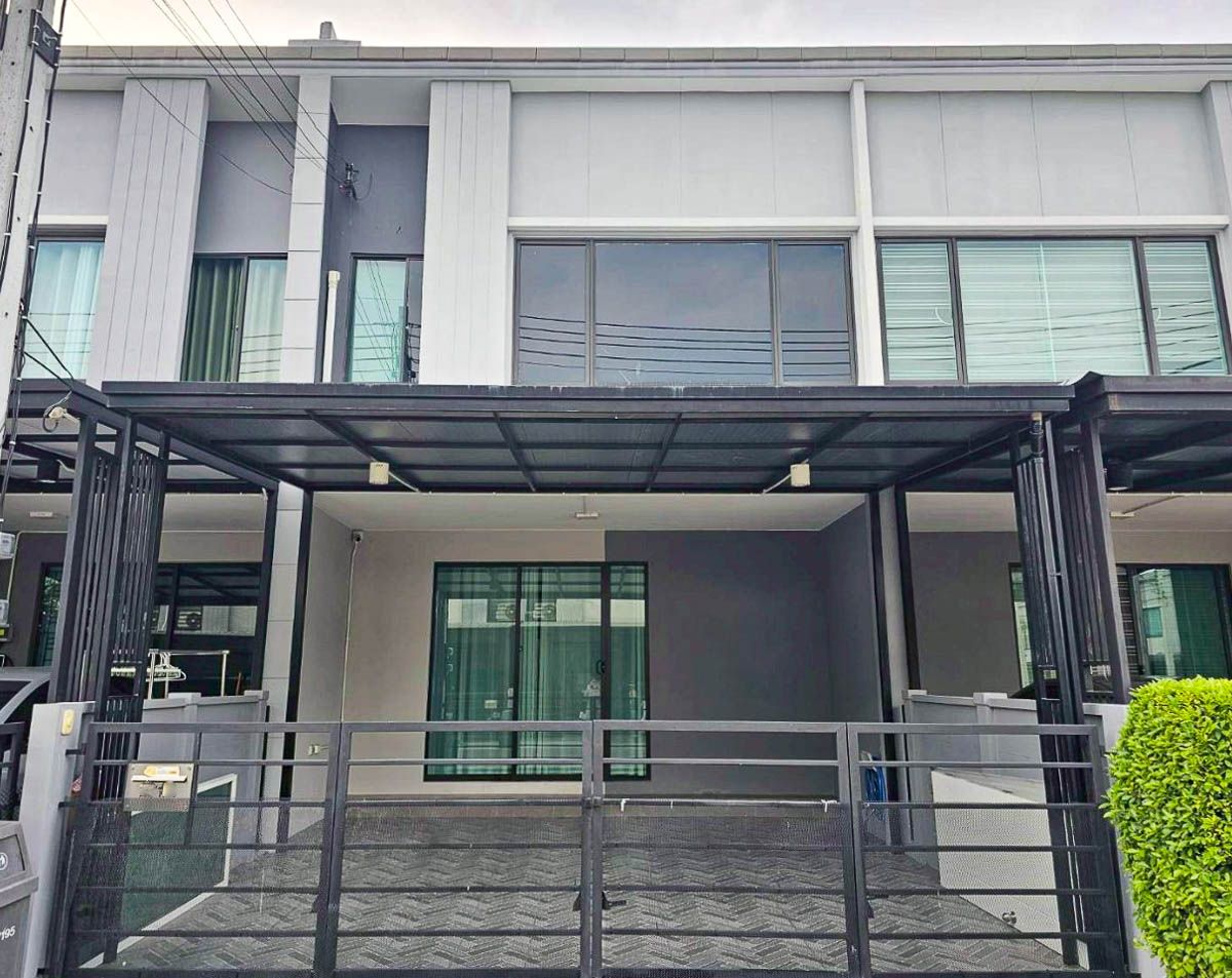 ขายทาวน์โฮมปทุมธานี รังสิต ธรรมศาสตร์ : ขาย บ้าน Pleno ติวานนท์ บ้านทาวน์โฮม 2 ชั้น แบบ 3 ห้องนอน 18 ตรว 106 ตรม ใกล้ บางกะดี รังสิต ศรีสมาน ดอนเมือง : EL25S-009