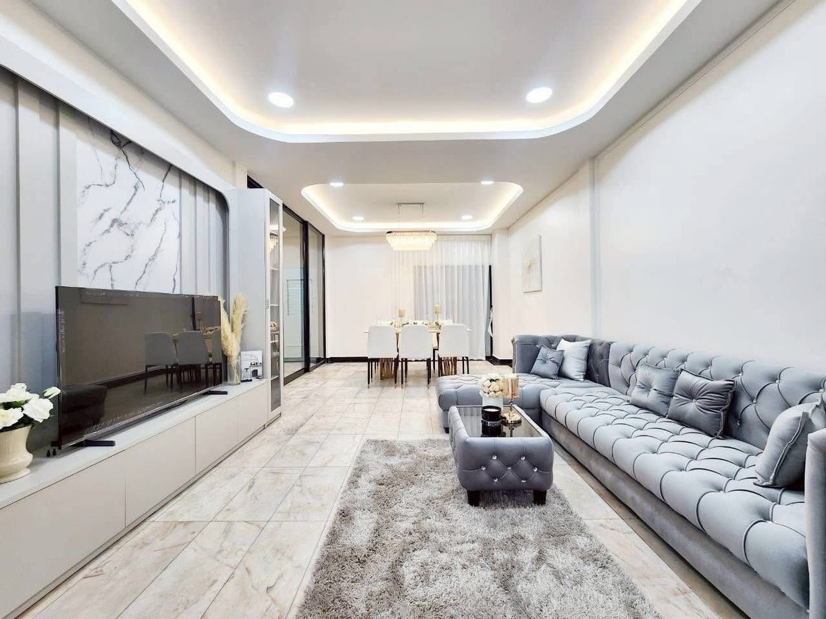ให้เช่าบ้านพระราม 9 เพชรบุรีตัดใหม่ RCA : 🏡 Luxury House for Rent Rama 9 – Ratchada  6 Bedrooms ใกล้เซ็นทรัลพระราม9 ✨