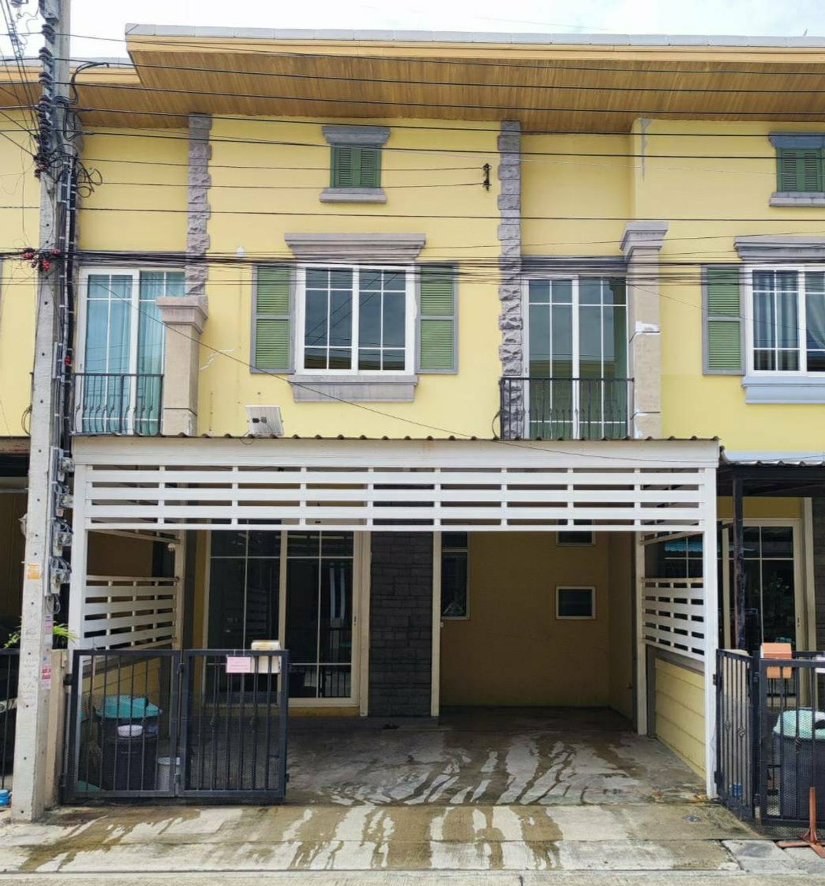 ขายทาวน์โฮมลาดกระบัง สุวรรณภูมิ : ขายทาวน์เฮ้าส์ 2 ชั้น หมู่บ้านโกลเด้นทาวน์ อ่อนนุช พัฒนาการ