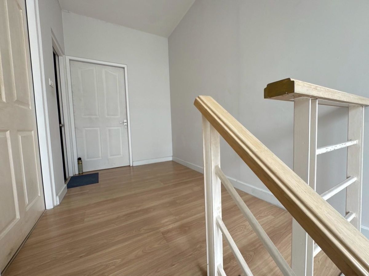 ขายทาวน์โฮมนวมินทร์ รามอินทรา : ทาวน์โฮม 3 ชั้น หมู่บ้านกรีนิช รามอินทรา เฟอร์ฯครบ พร้อมอยู่ ทำเลดีที่สุดในโครงการ ติดถนนใหญ่รามอินทรา  ด่วนราคาพิเศษ ต่อรองได้