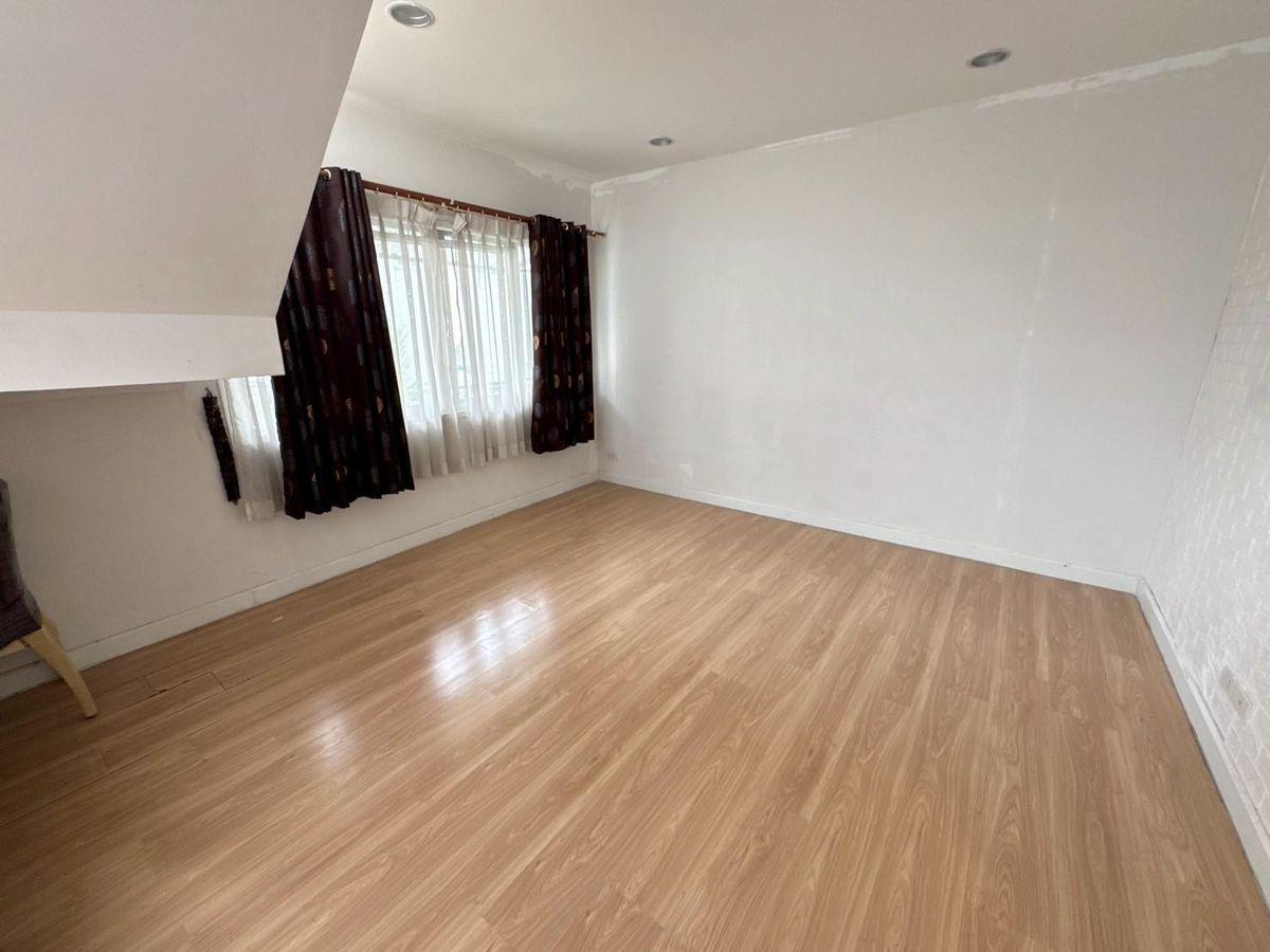 ขายทาวน์โฮมนวมินทร์ รามอินทรา : ทาวน์โฮม 3 ชั้น หมู่บ้านกรีนิช รามอินทรา เฟอร์ฯครบ พร้อมอยู่ ทำเลดีที่สุดในโครงการ ติดถนนใหญ่รามอินทรา  ด่วนราคาพิเศษ ต่อรองได้