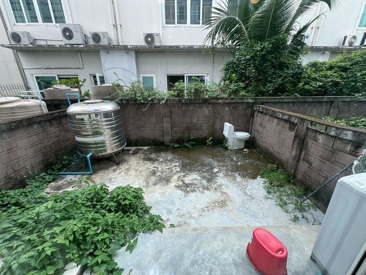 ขายทาวน์โฮมนวมินทร์ รามอินทรา : ทาวน์โฮม 3 ชั้น หมู่บ้านกรีนิช รามอินทรา เฟอร์ฯครบ พร้อมอยู่ ทำเลดีที่สุดในโครงการ ติดถนนใหญ่รามอินทรา  ด่วนราคาพิเศษ ต่อรองได้