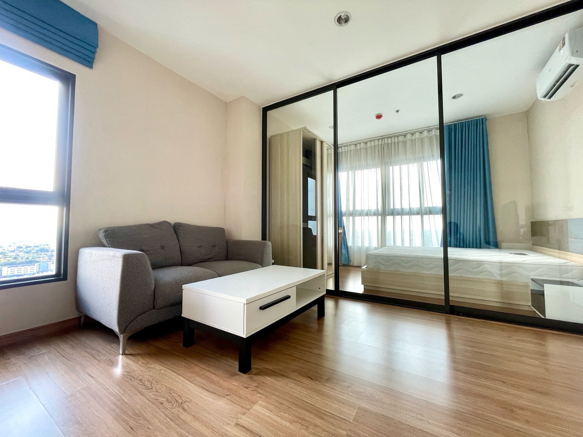 For RentCondoPinklao, Charansanitwong : THE TRE RIO Bang-Or Station Condo next to the MRT, Bang Or, the middle class, the central part.