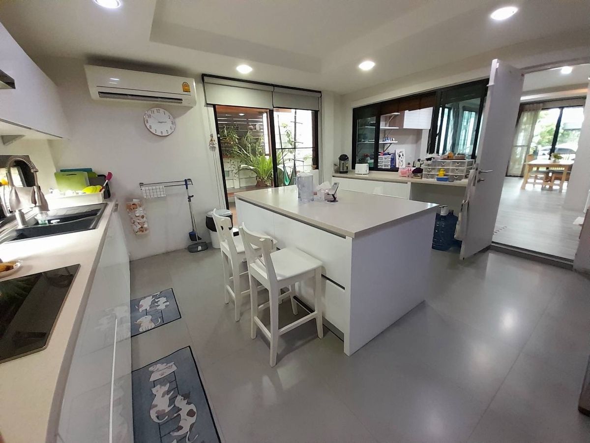 ขายทาวน์โฮมอ่อนนุช อุดมสุข : 📢👇Townhome 3 ชั้นครึ่ง พร้อมสระว่ายน้ำ ราคาดี เงียบสงบ เดินทางสะดวก ใกล้จุดขึ้นลงทางด่วน