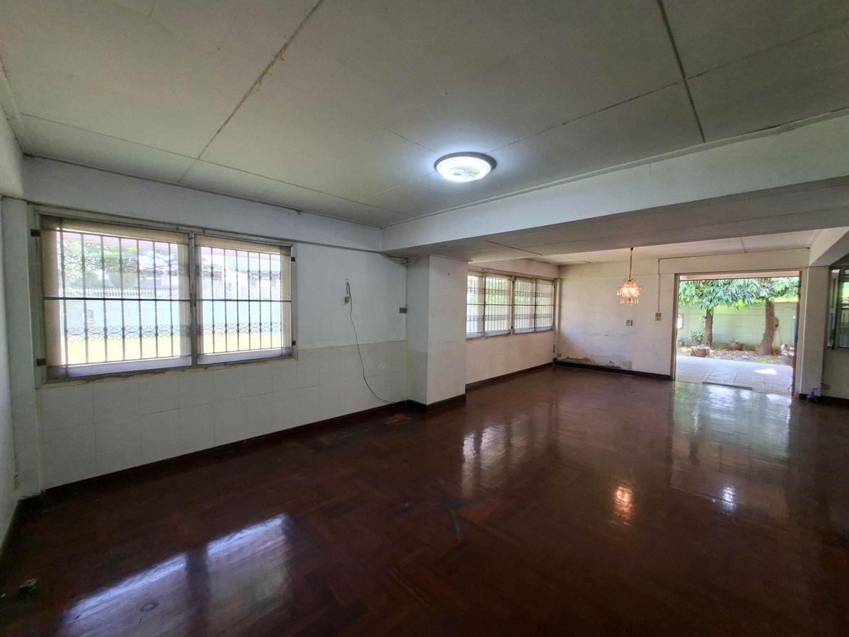 ขายบ้านพัฒนาการ ศรีนครินทร์ : 🏡ที่ดินพร้อมสิ่งปลูกสร้าง 138 ตรว. หลังมุม ถนน2ด้าน 400ม.จากถนนพัฒนาการ เดินทางง่ายไปศรีนครินทร์-อ่อนนุช-สุขุมวิท 📞0994152664, 0803696366