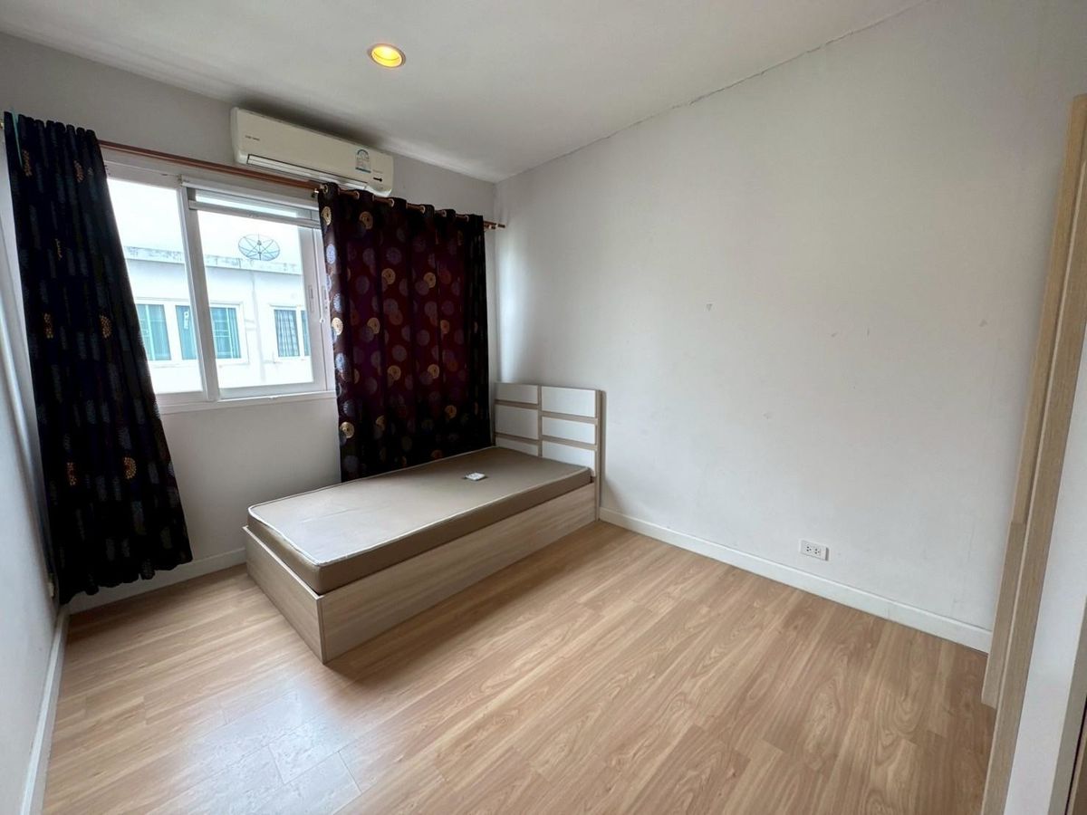 ขายทาวน์โฮมนวมินทร์ รามอินทรา : ทาวน์โฮม 3 ชั้น หมู่บ้านกรีนิช รามอินทรา เฟอร์ฯครบ พร้อมอยู่ ทำเลดีที่สุดในโครงการ ติดถนนใหญ่รามอินทรา  ด่วนราคาพิเศษ ต่อรองได้