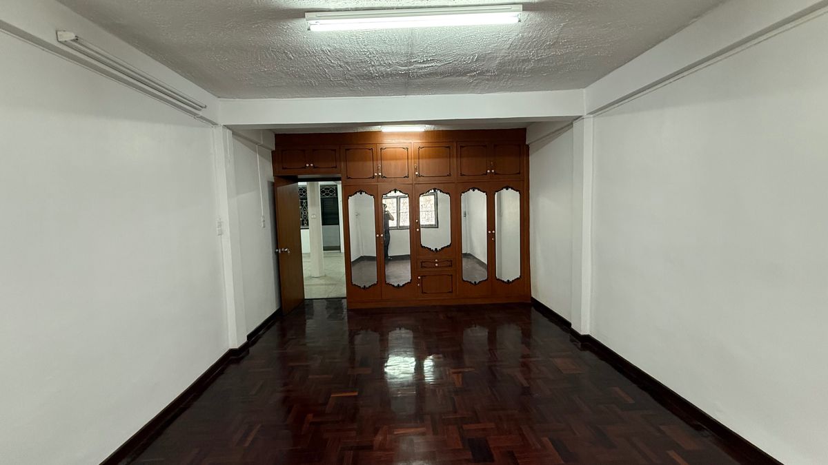 For SaleShop HousePinklao, Charansanitwong : Selling a commercial building Soi Charan Sanitwong 66/1